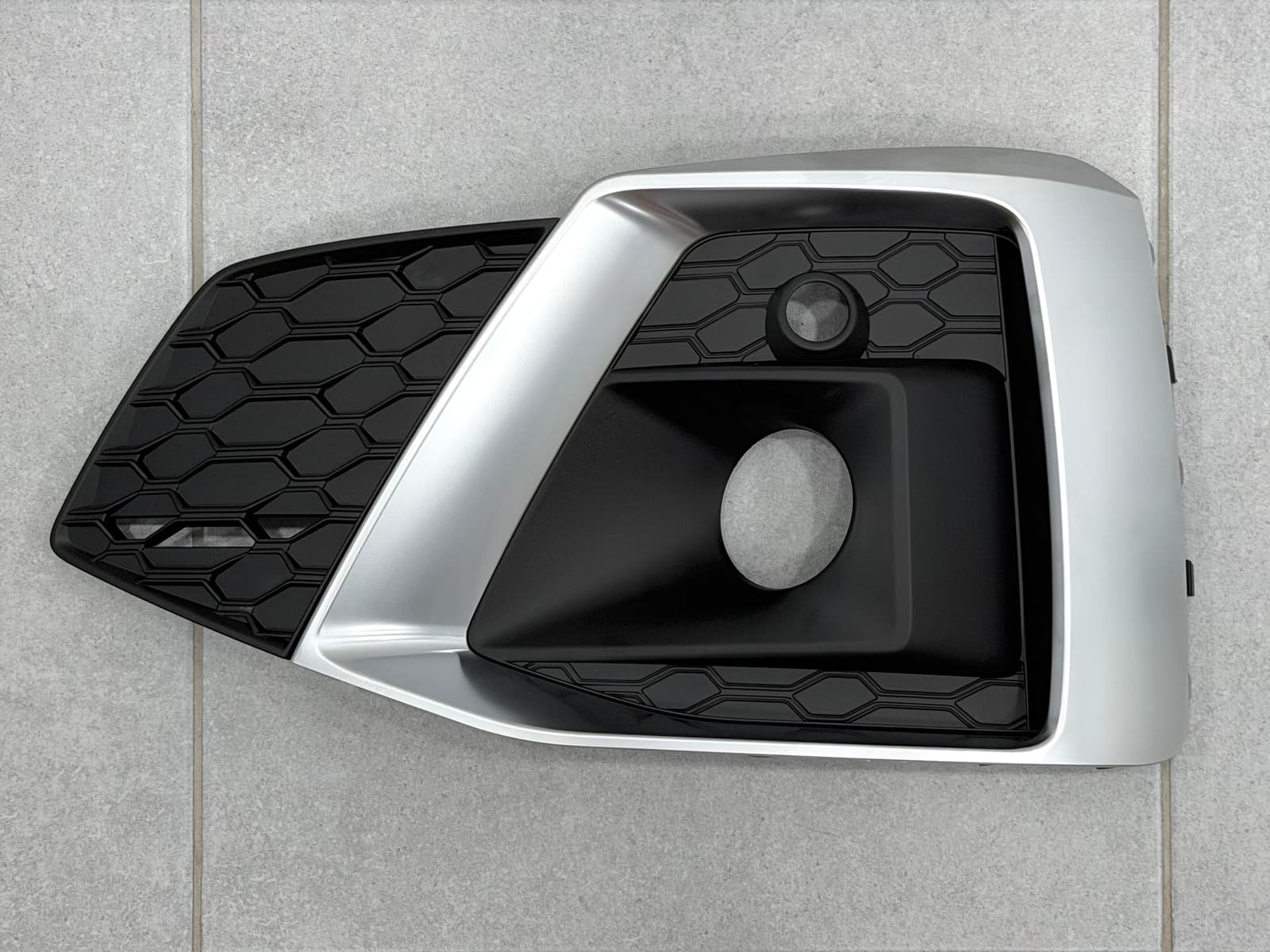 Решітка бампера ЛІВА S-Line 8W6807681T3Q7 для Audi A5 B9 2020-2025 2