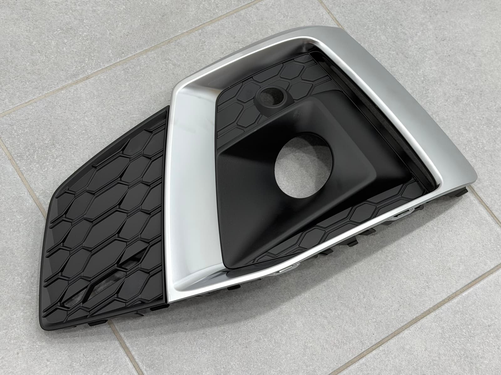 Решітка бампера ЛІВА S-Line 8W6807681T3Q7 для Audi A5 B9 2020-2025 3