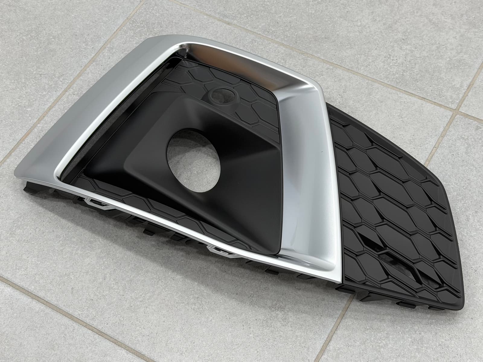 Решітка бампера ПРАВА S-Line 8W6807682T3Q7 для Audi A5 B9 2020-2025 4