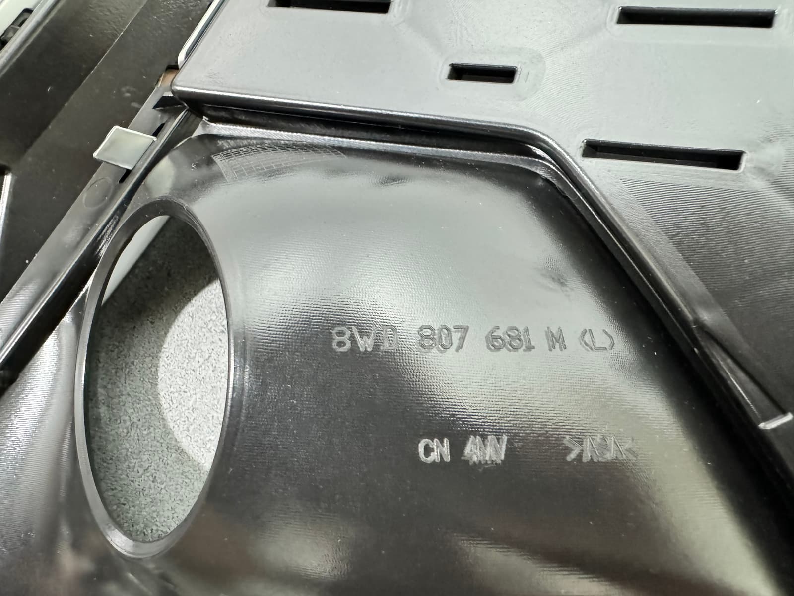 Ліва накладка переднього бампера хром 8WD 807 681 M для Audi A4 B9 РЕСТАЙЛІНГ 2020-2023 5
