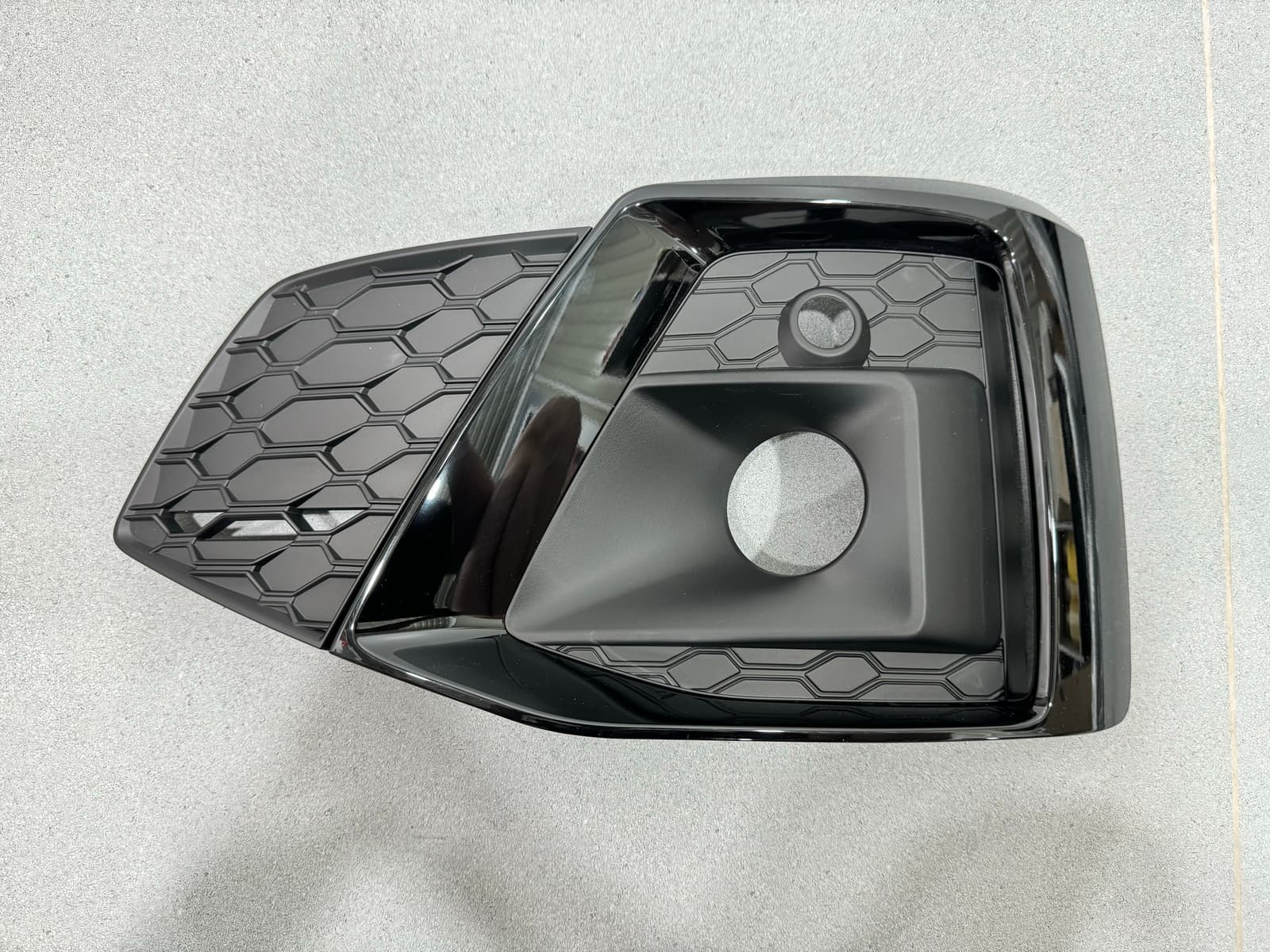 Решітка бампера ЛІВА S-Line Black 8W6807681TT94 для Audi A5 B9 2020-2025 6