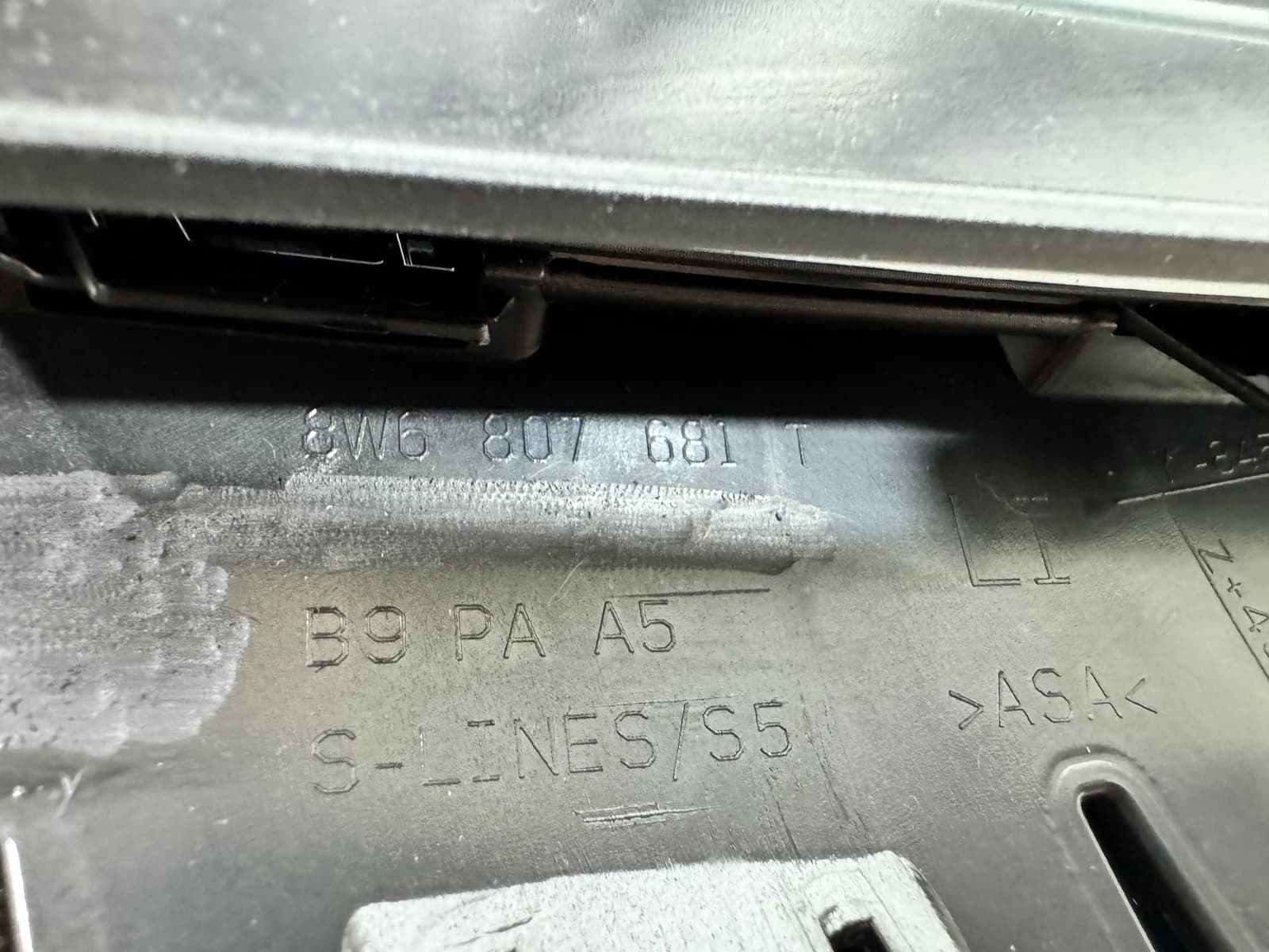 Решітка бампера ЛІВА S-Line Black 8W6807681TT94 для Audi A5 B9 2020-2025 2