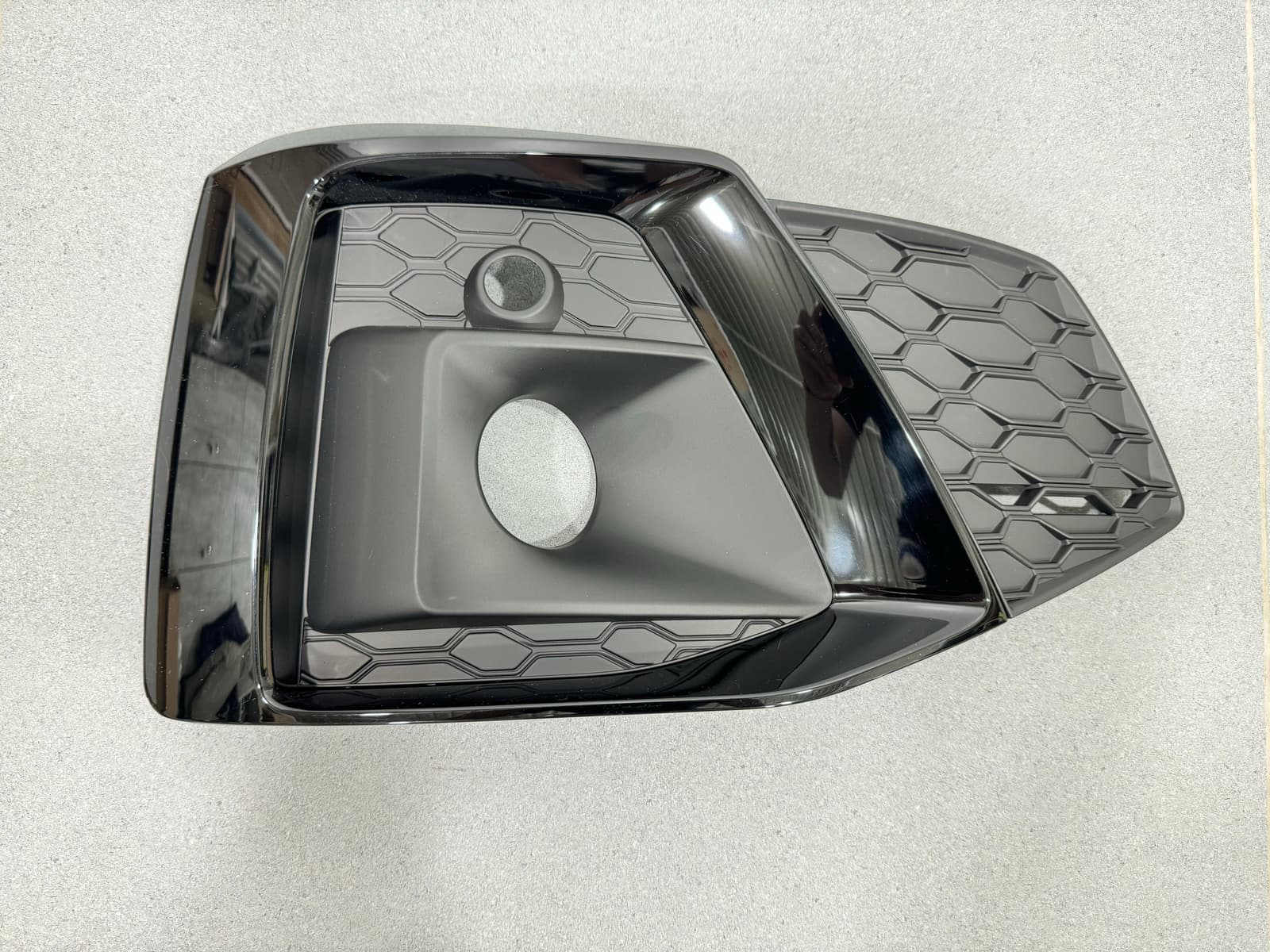 Решітка бампера ПРАВА S-Line Black 8W6807682TT94 для Audi A5 B9 2020-2025 6