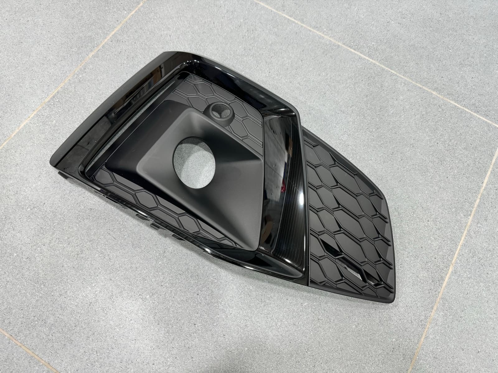 Решітка бампера ПРАВА S-Line Black 8W6807682TT94 для Audi A5 B9 2020-2025 4