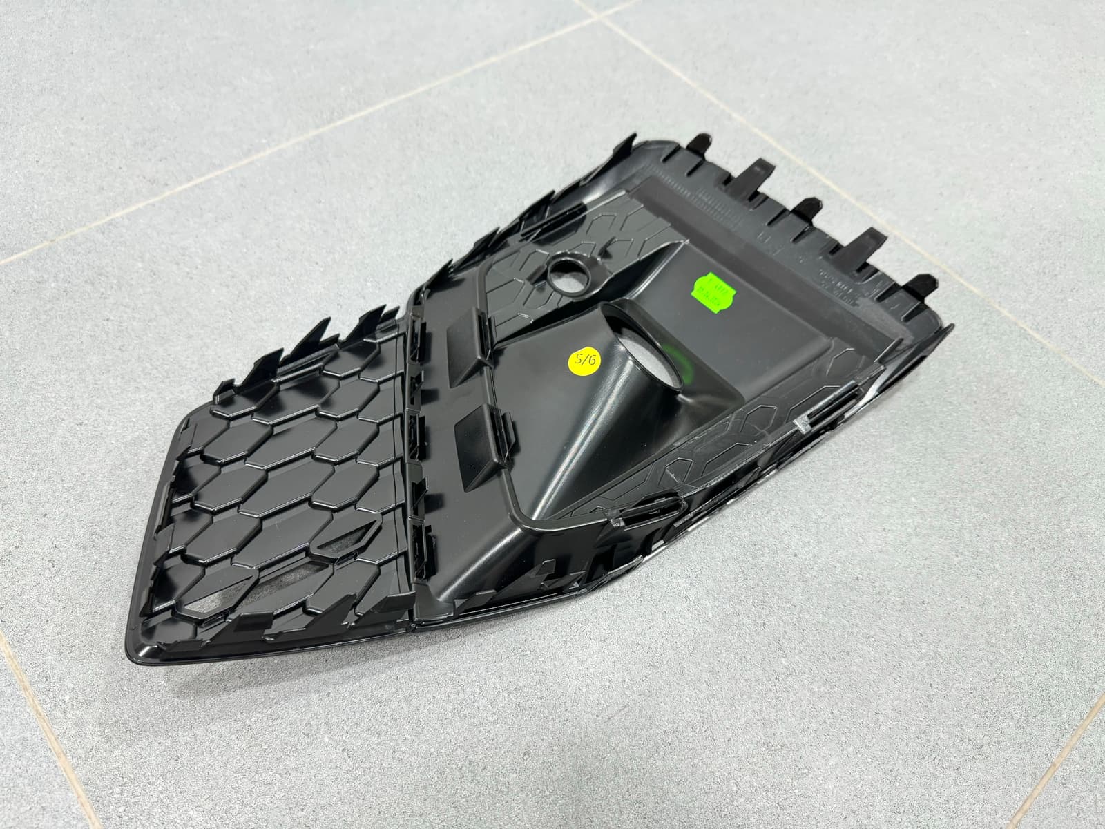 Решітка бампера ПРАВА S-Line Black 8W6807682TT94 для Audi A5 B9 2020-2025 3