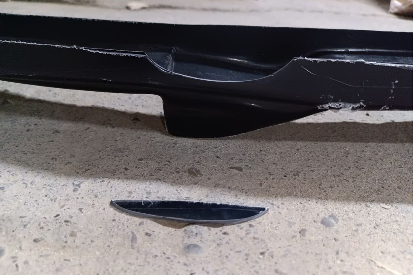 Уцінка Передня Lip накладка v2 (З плавниками, для M5 Hamann, чорний глянець) 2