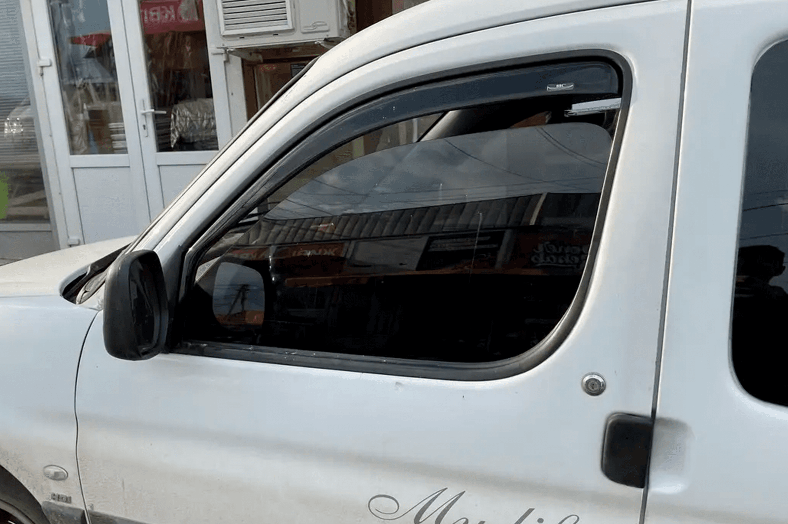 Вітровики вставні (2 шт, HIC)