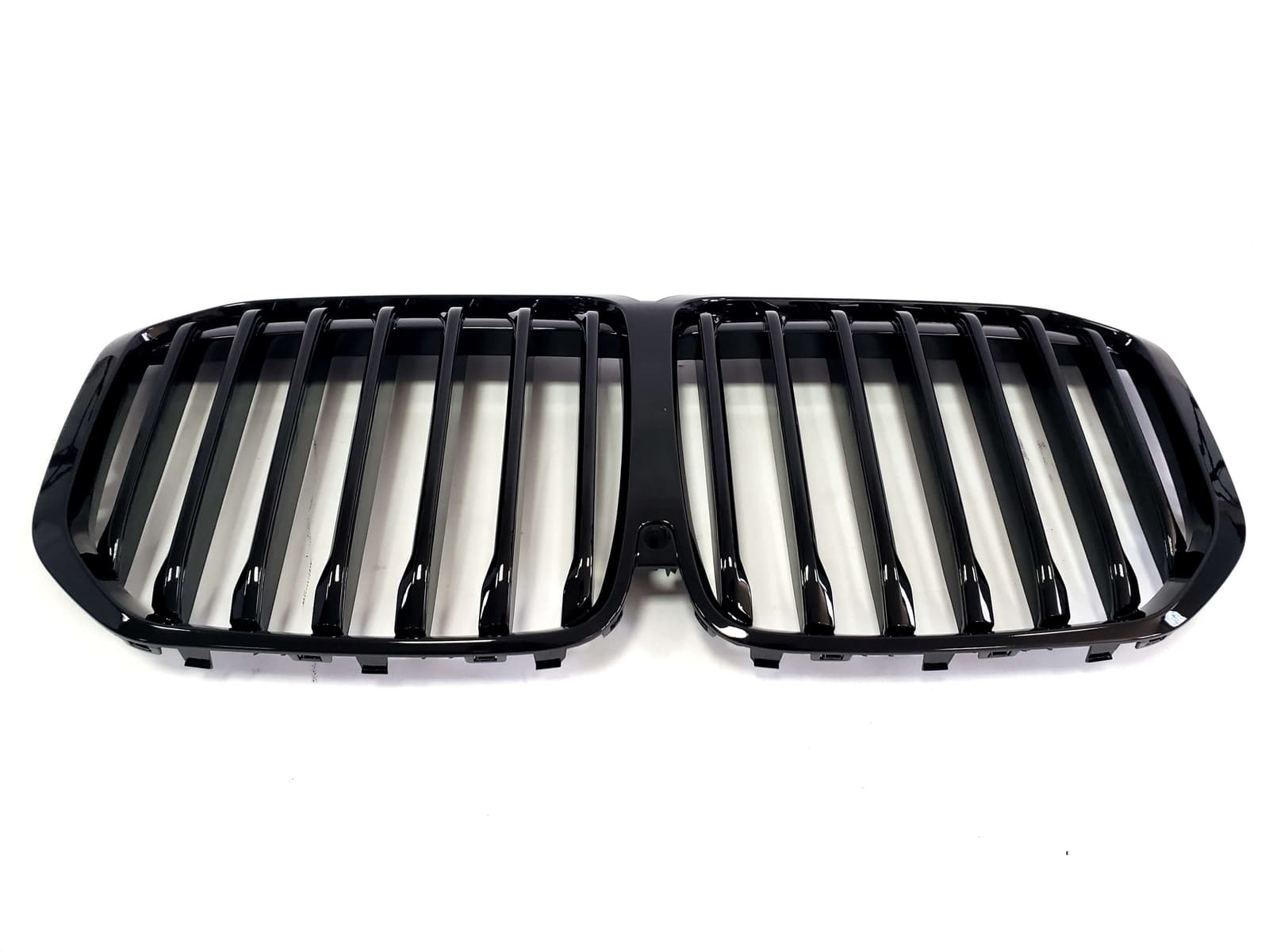 Ніздрі Чорний глянець (1 BAR) на BMW X7 G07 2018-2022 року 2