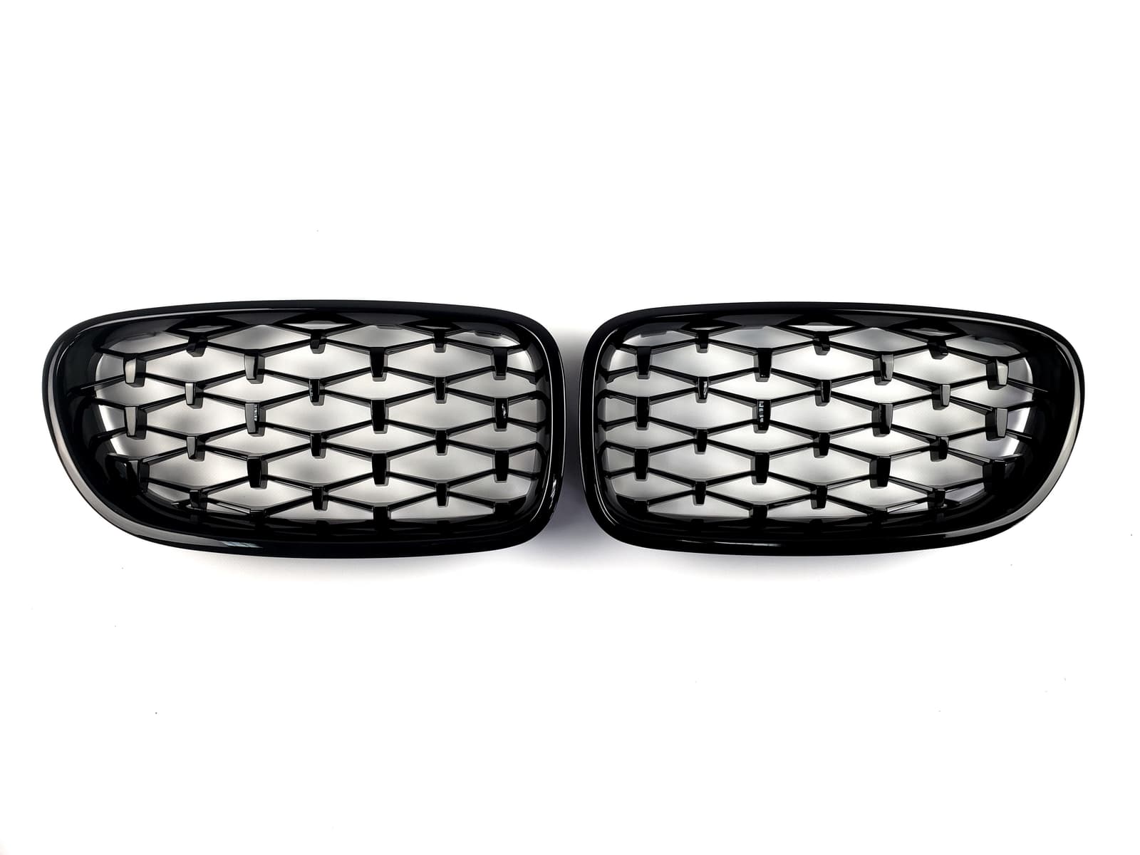 Ніздрі Diamond All Black на BMW 5 Series F10 / F11 2010-2017 року