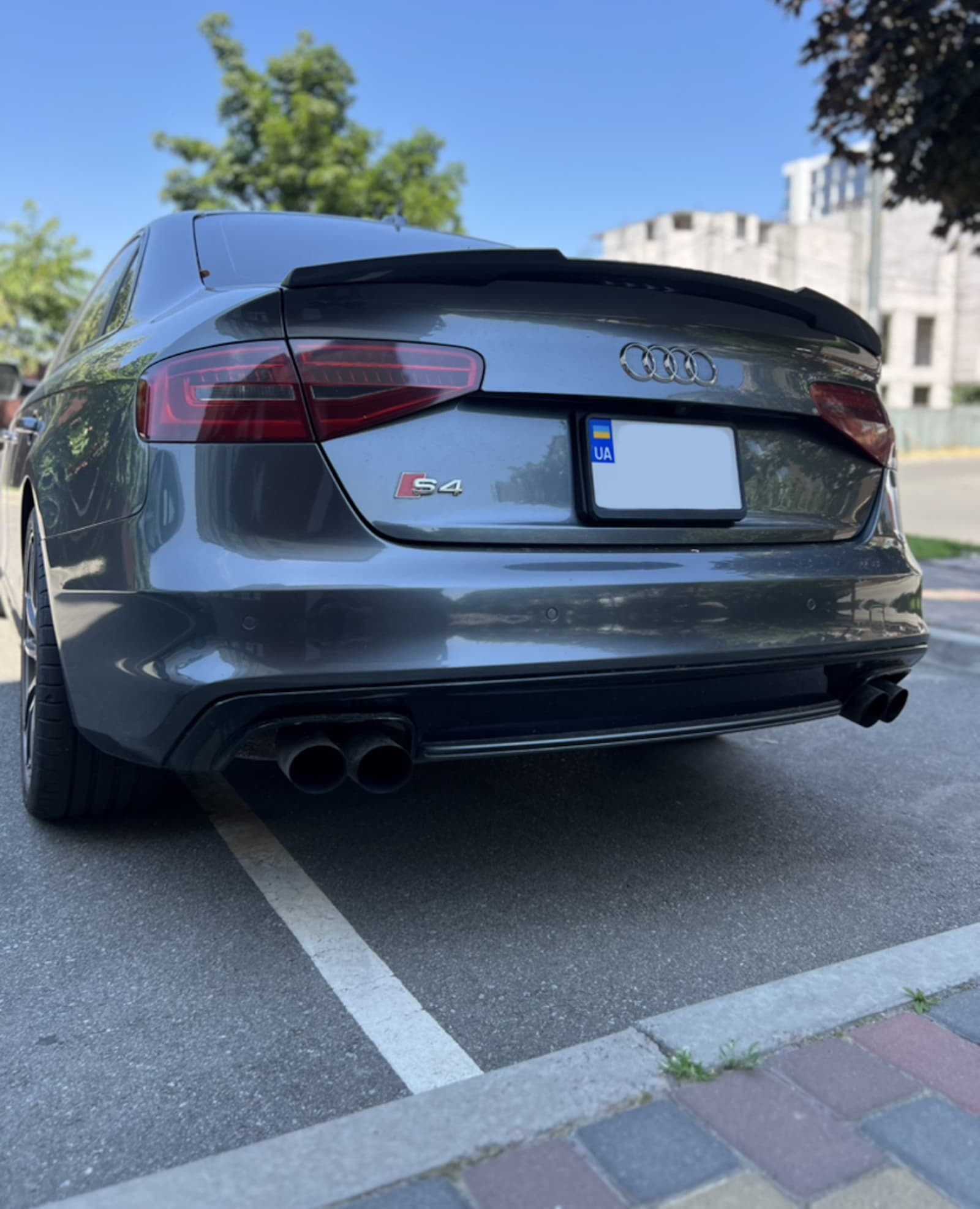 Спойлер Чорний глянець V2 на Audi A4 B8 2011-2015 року