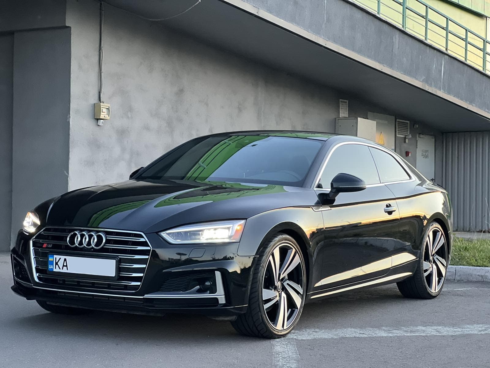 Решітка радіатора Chrome Black (в стилі S5) на Audi A5 B9 2016-2020 року 5