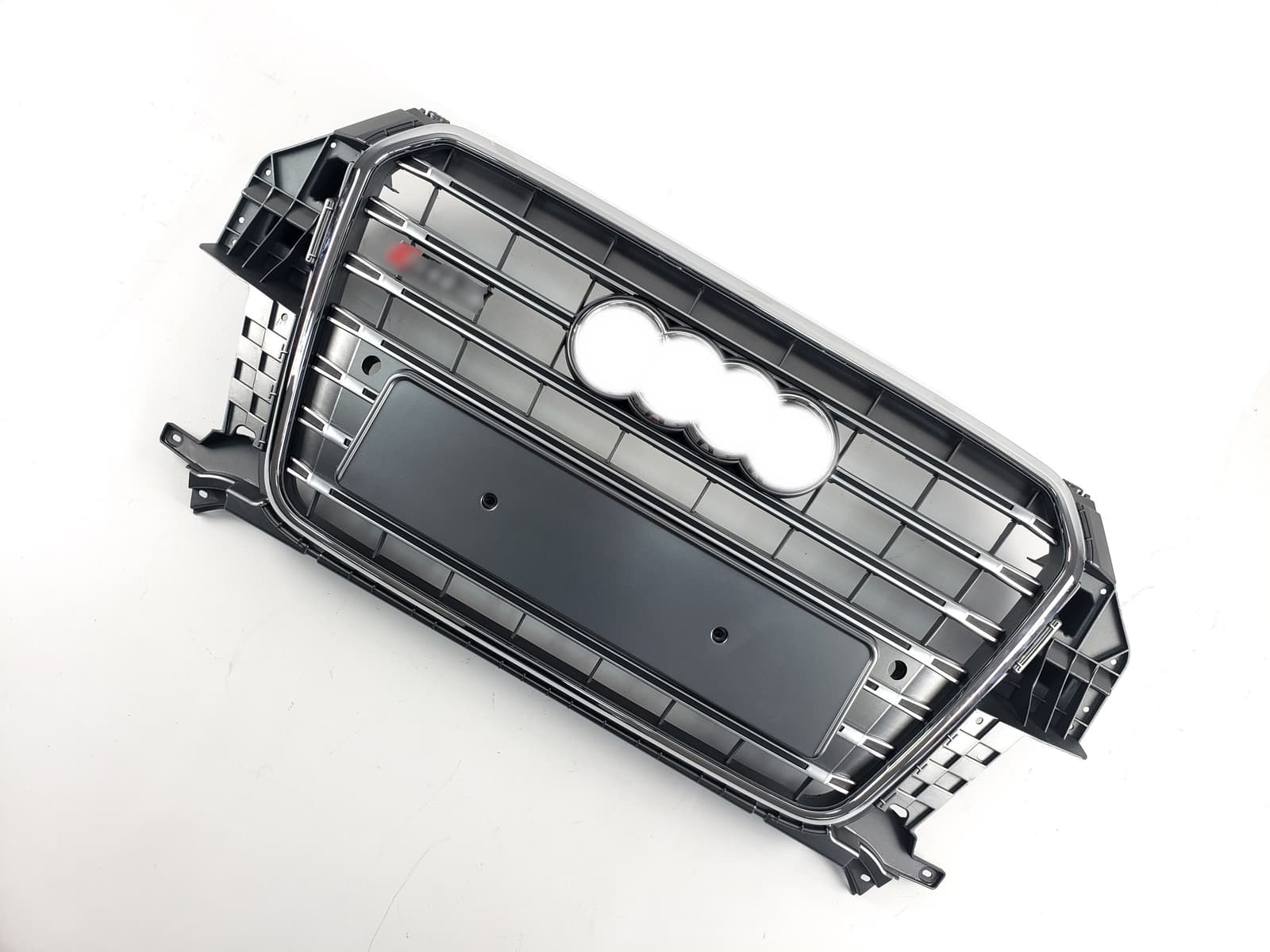 Решітка радіатора Silver Chrome (в стилі SQ3) на Audi Q3 8U 2011-2014 року 3