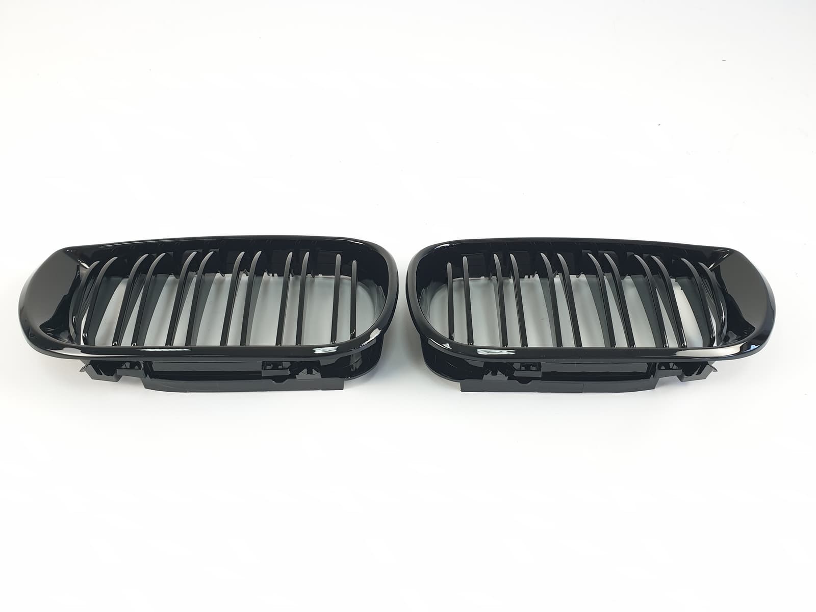 Ніздрі Чорний глянець (Подвійні) Седан на BMW 3 Series E46 2001-2005 року 2