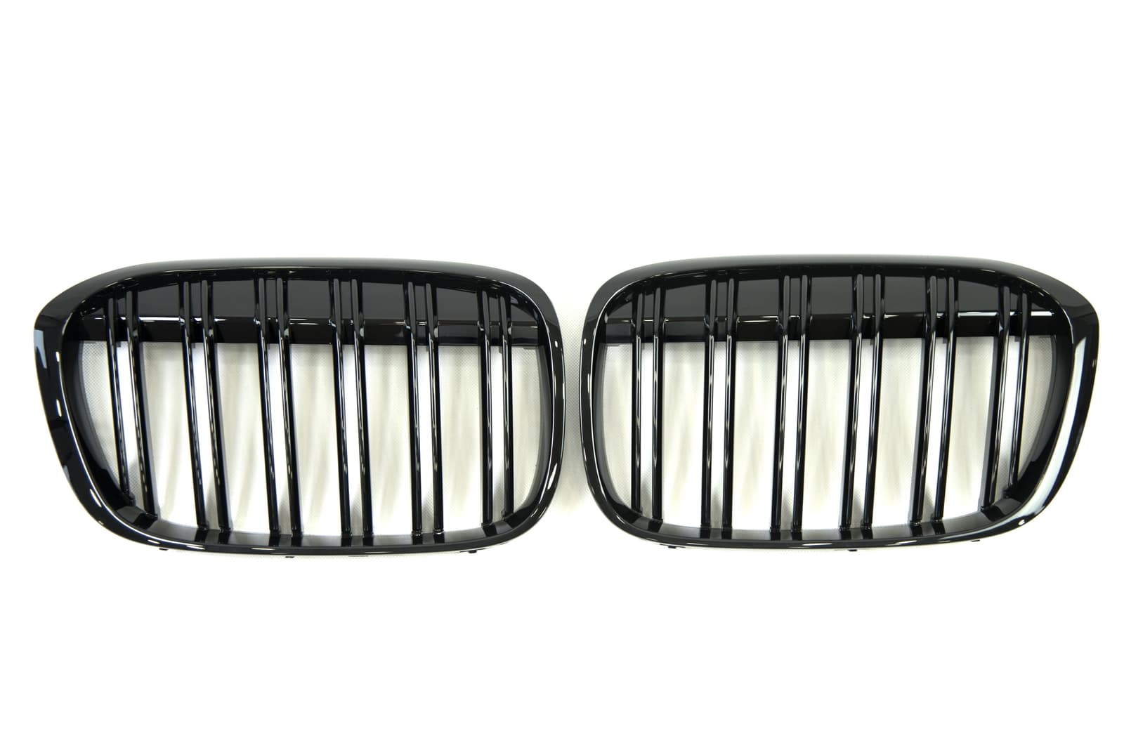 Ніздрі Чорний глянець (Подвійні M-Look) на BMW X1 F48 2015-2019 року