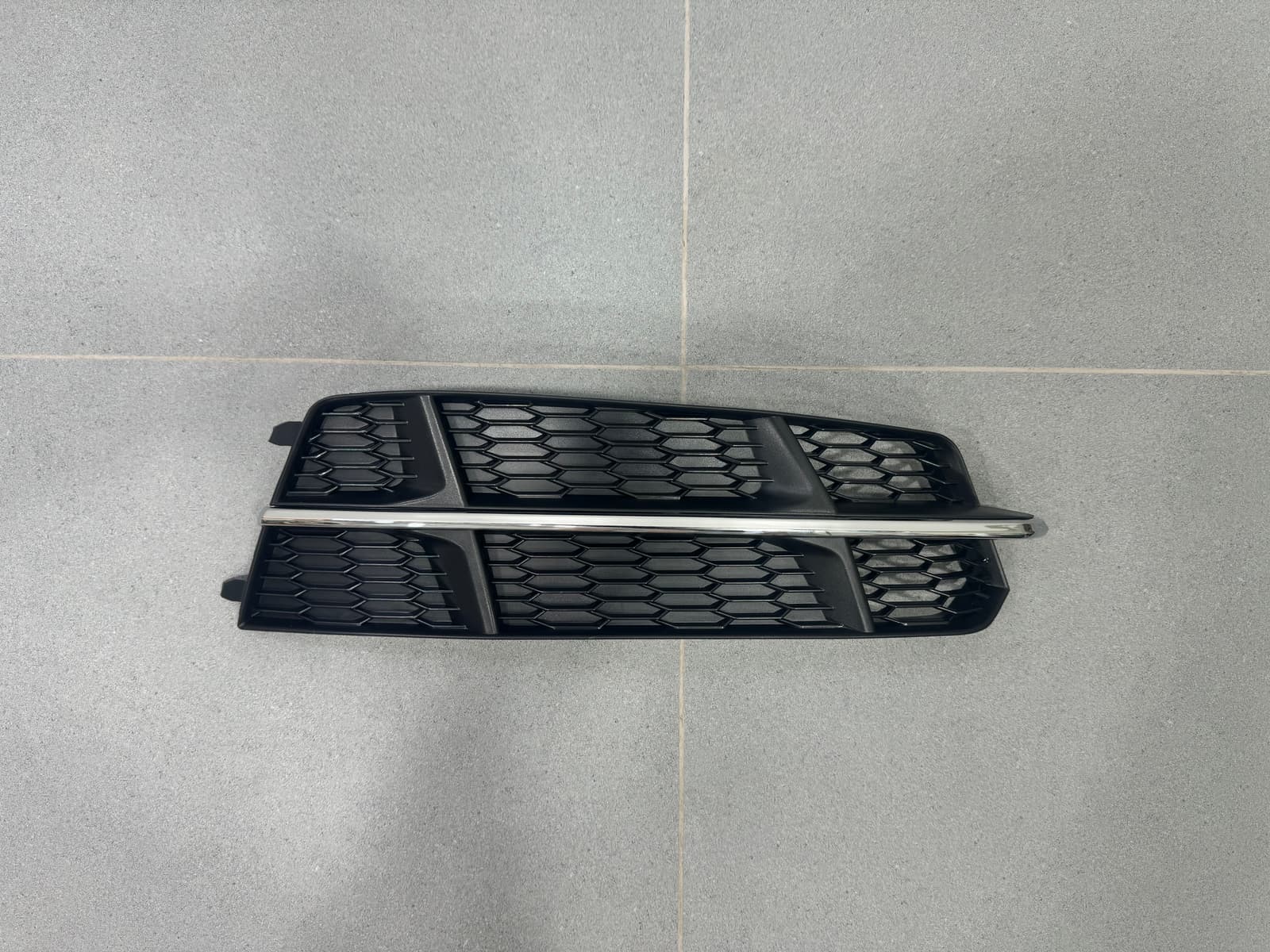 Решітка в бампер ПРАВА CHROME S Line - AUDI A6 С7 2015-2017 4G0807682AN / 4G0807648B