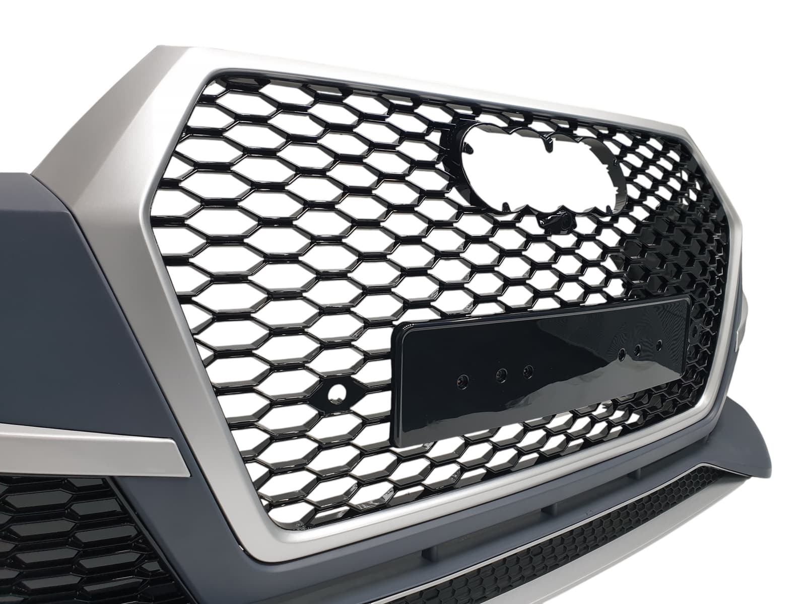 Передній бампер (RS Style) Silver на Audi Q7 4M 2015-2020 року 3