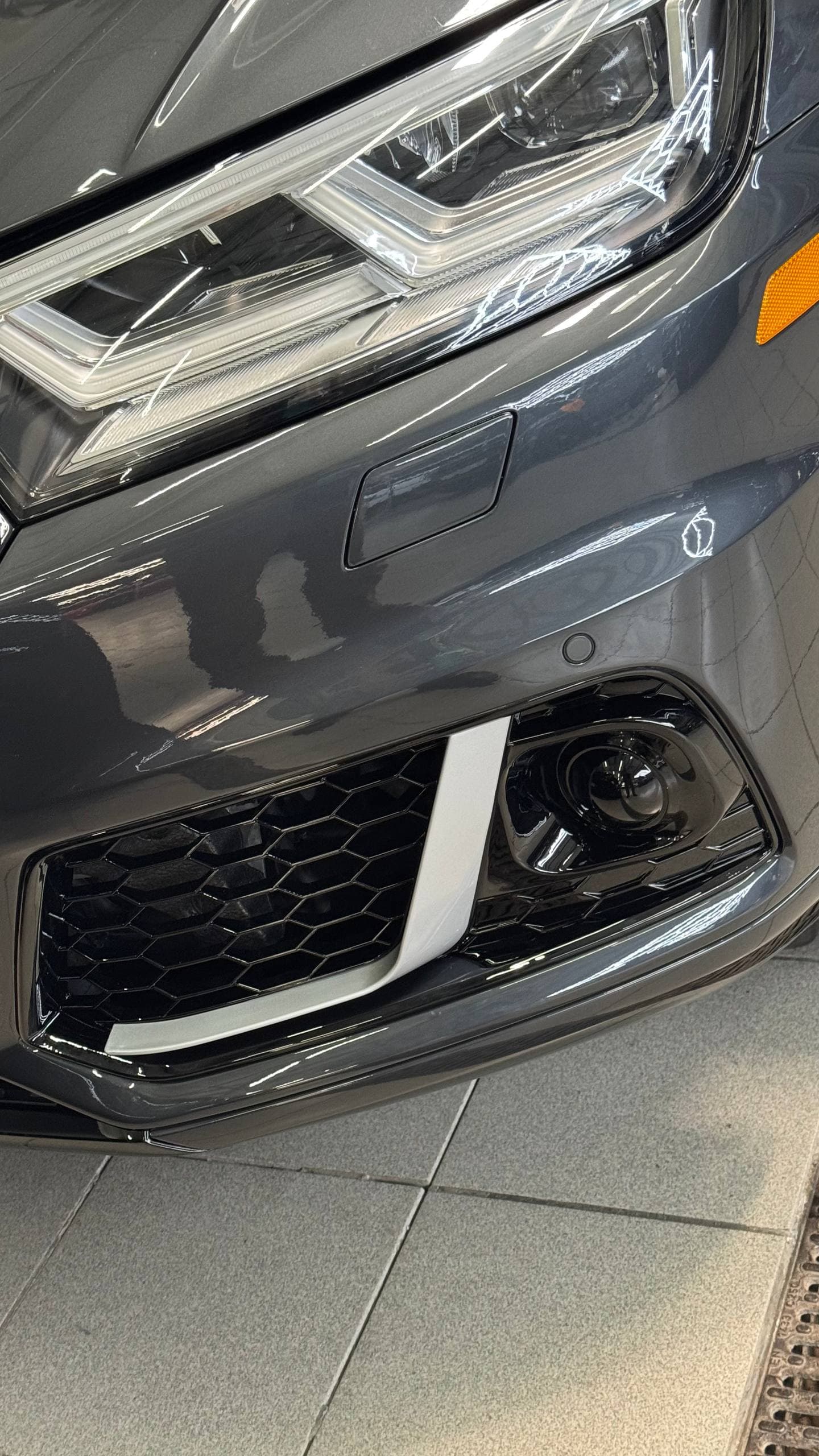 Решітки в бампер Silver Black (в стилі RSQ5) на Audi Q5 80A 2016-2020 року 4