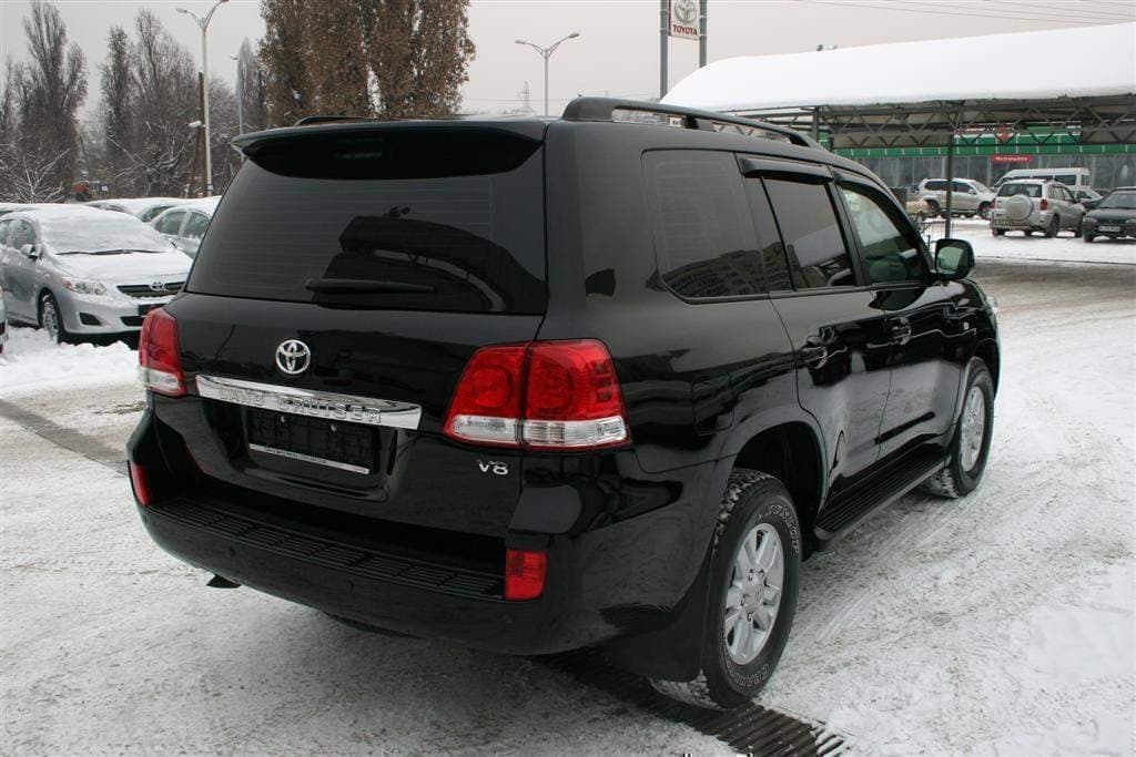 Спойлер козирок Toyota Land Cruiser 200 2007-2015 ABS пластик чорний колір