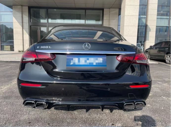 Задній дифузор з насадками Silver (для Base, Дизайн E63 2020-2024)