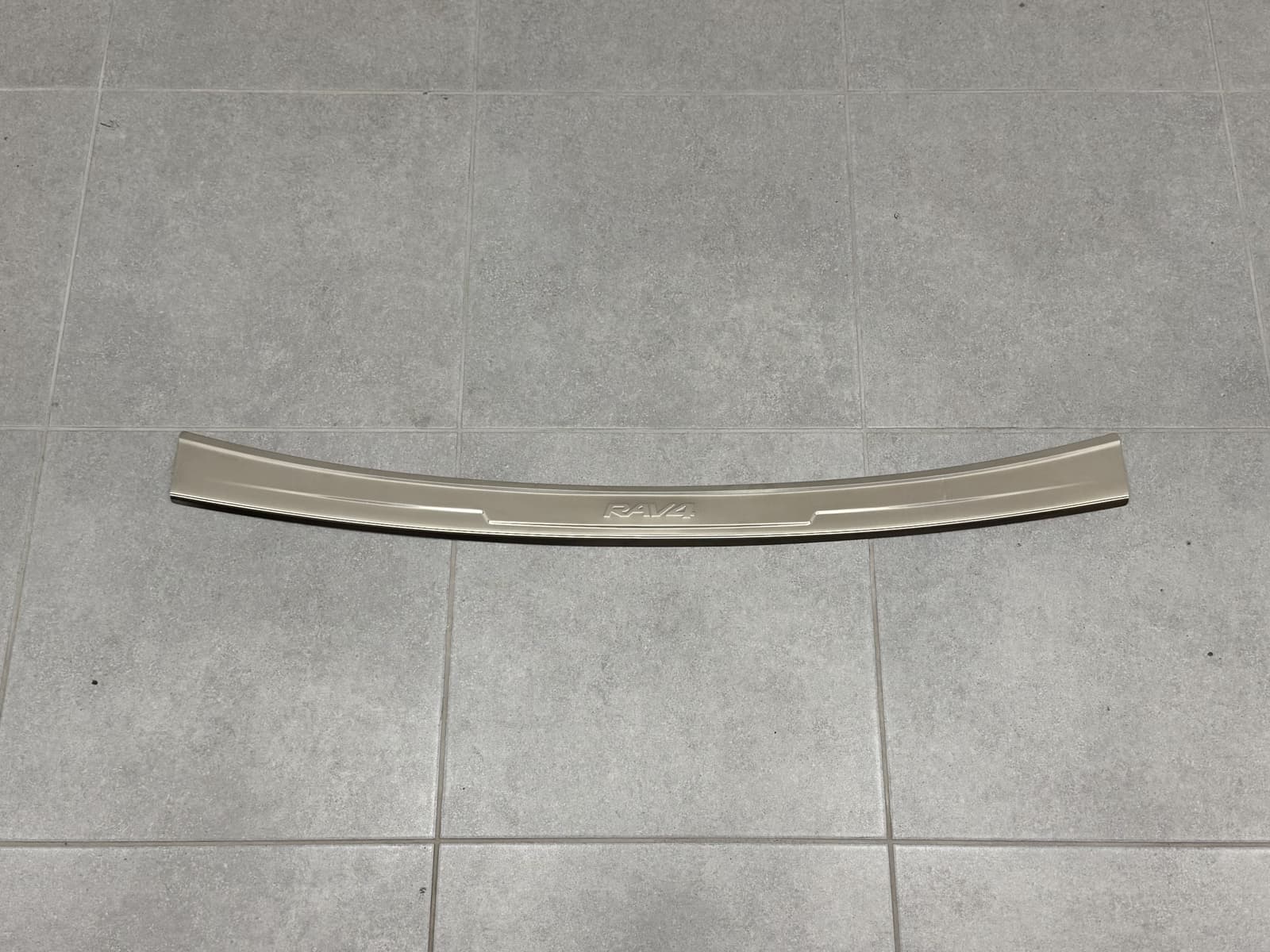 Накладка на задній бампер Toyota RAV-4 2013-2015 із загином (нержавіюча сталь)