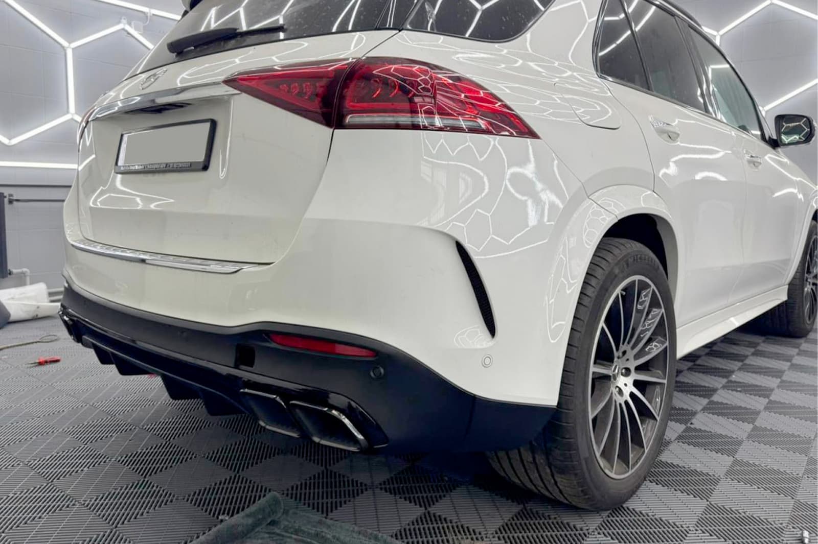 Задній дифузор з насадками GLE63 Black (2018-2026)
