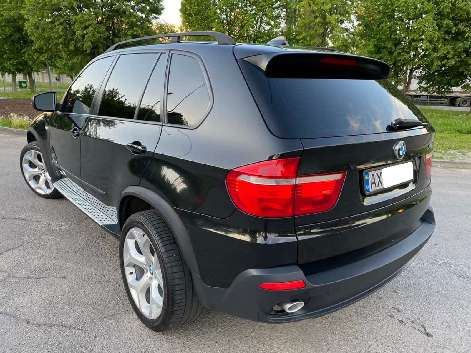 Розширювачі арок розширені на BMW X5 E70 2010-2013 року 4