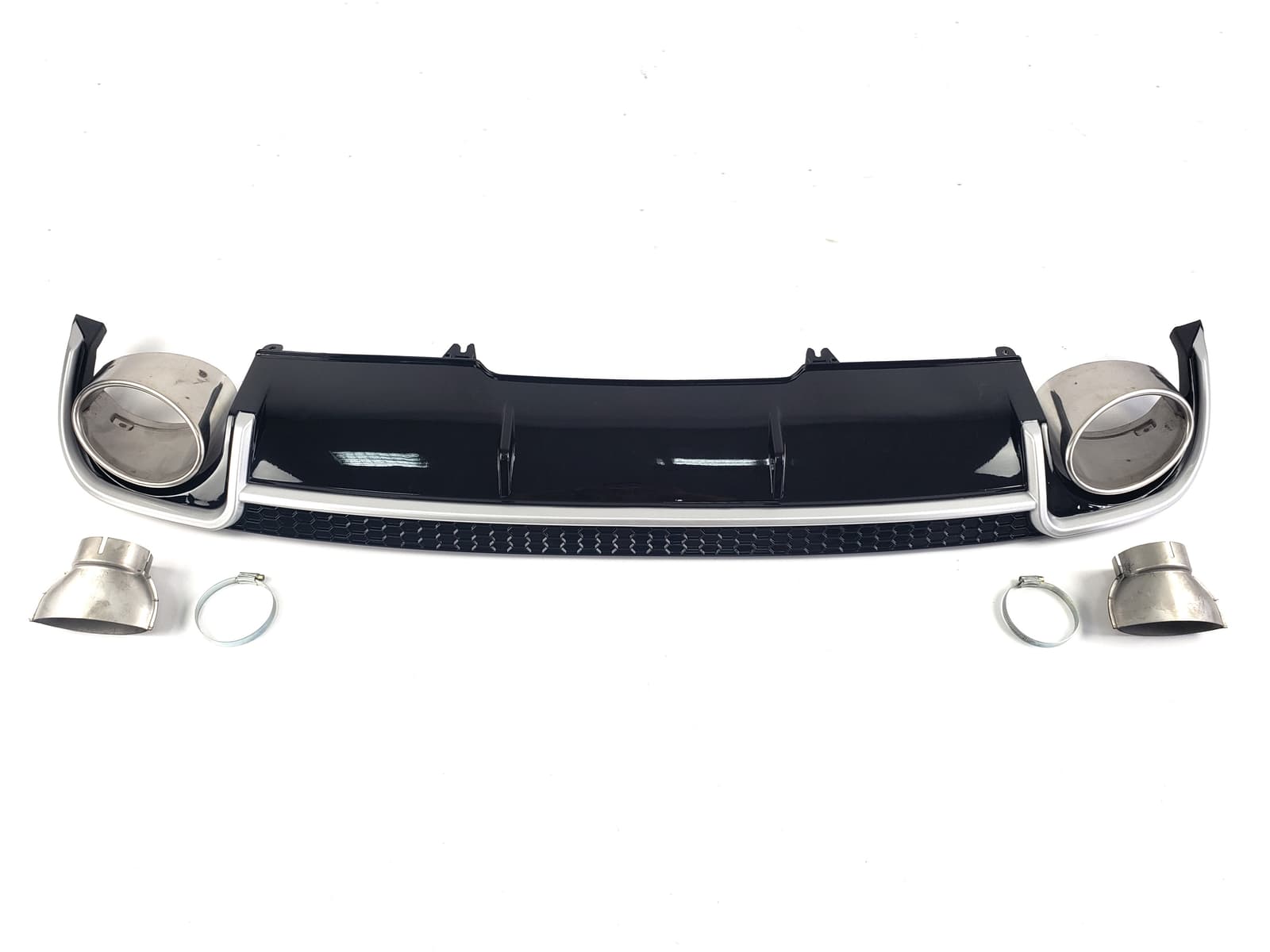 Дифузор (заднього бампера) Black Silver / Chrome Pipe (в стилі RS4) на Audi A4 B9 2015-2019 року