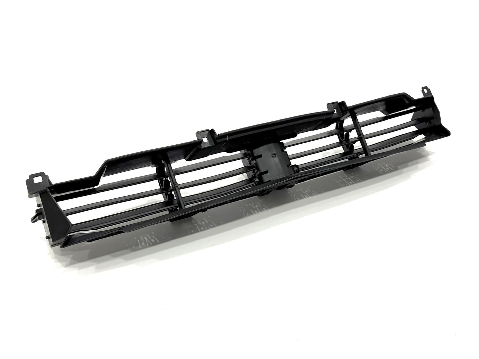 Жалюзі нижні без моторчика 51745A1ACE2 BMW X3 G01 / X4 G02 LCI 2022-2024