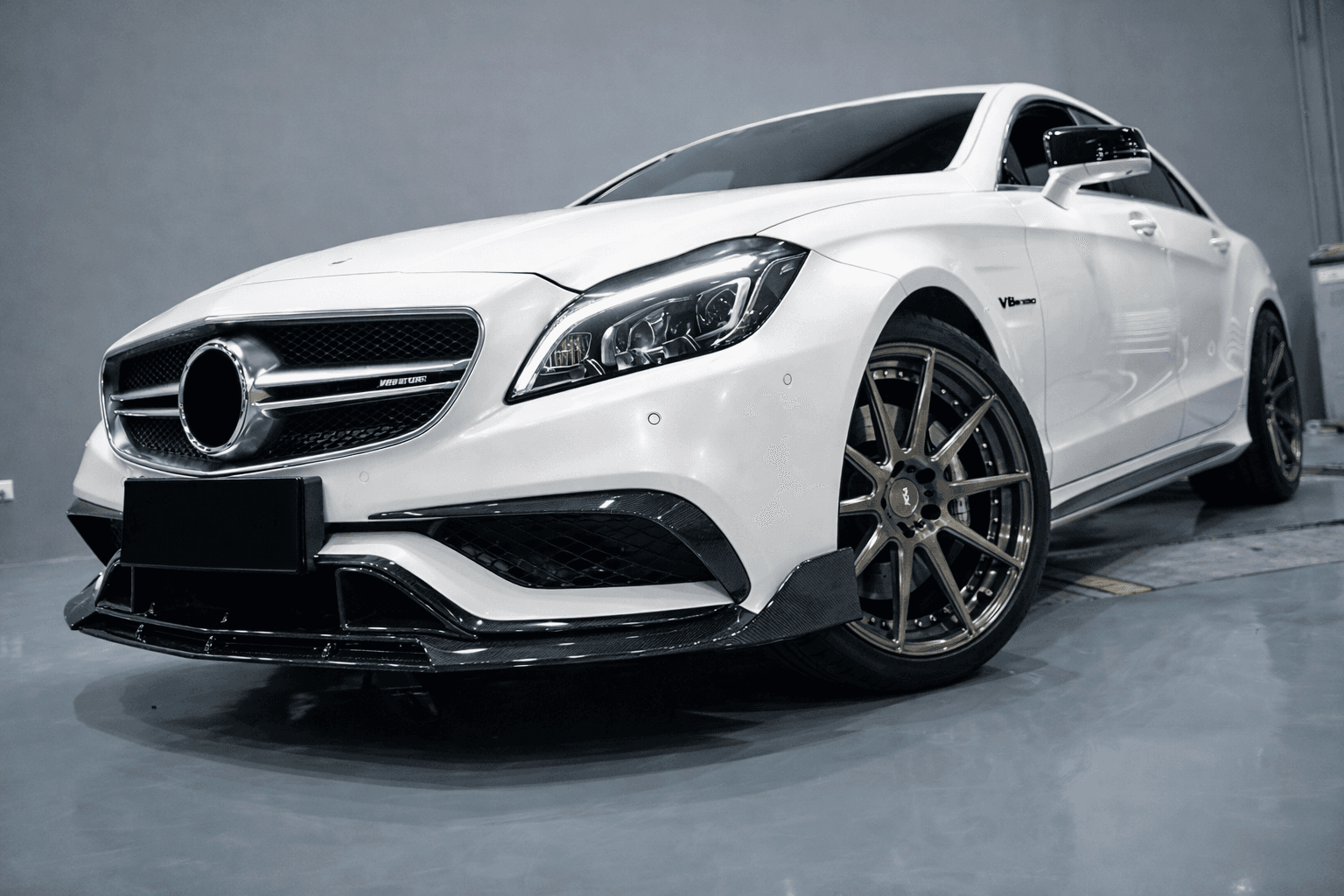 Накладка на передній бампер Lip V2 (для CLS63 AMG SD 2015-2018, Карбон)