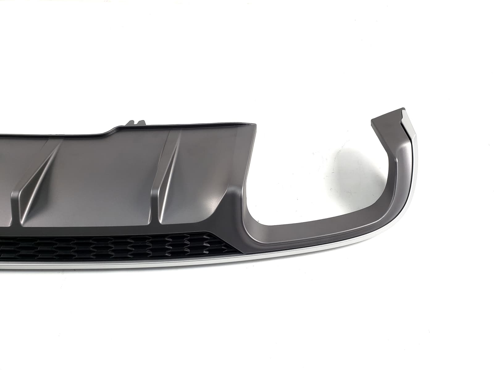 Дифузор (заднього бампера) Silver (в стилі S5 B9 00-00) на Audi A4 B9 2015-2019 року 4