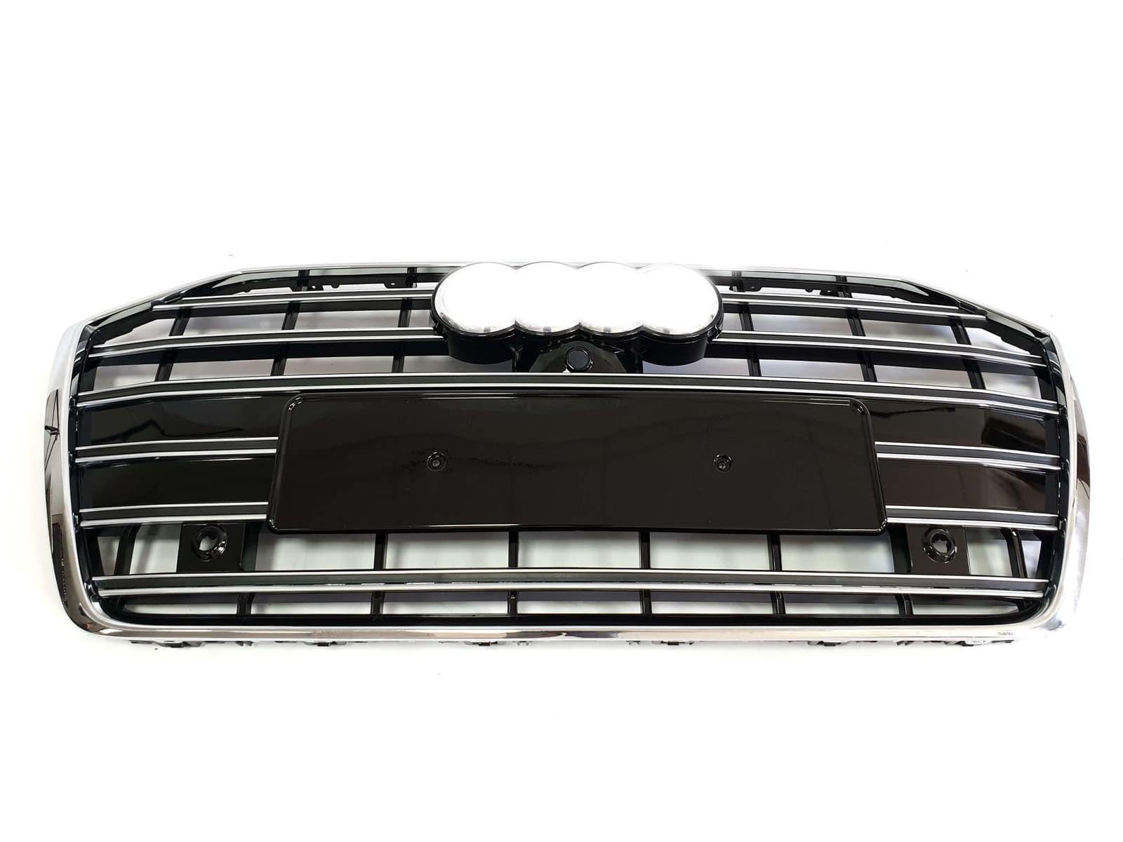 Решітка радіатора Chrome Black (в стилі S6 під камеру без радарів) на Audi A6 C8 2018-2023 року 2
