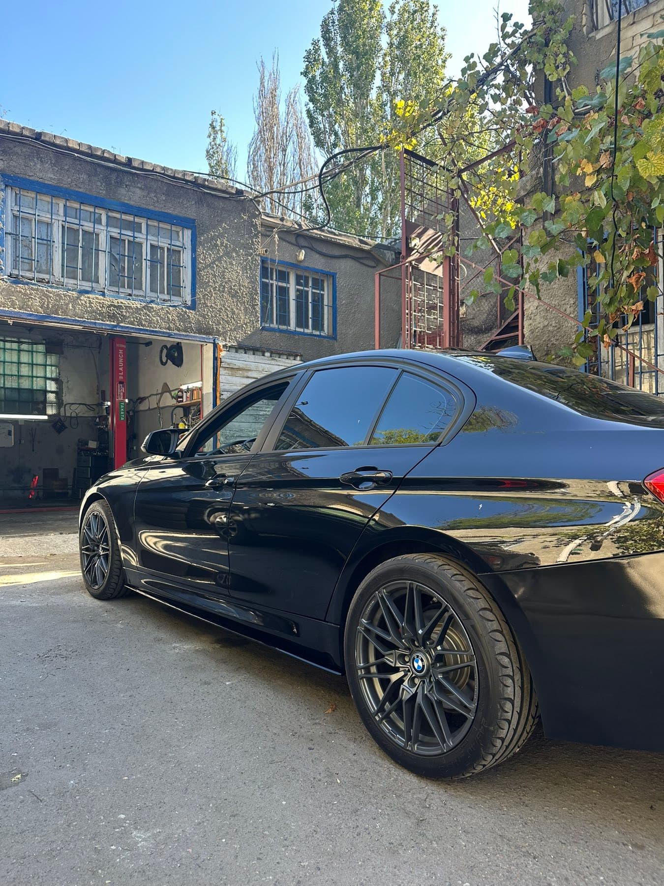 Леза на пороги Чорний глянець на BMW M3 F80 2014-2020 року 6