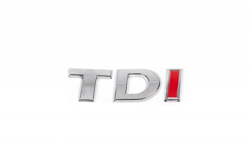 Напис Tdi (косою шрифт) T - хром, DI - червона
