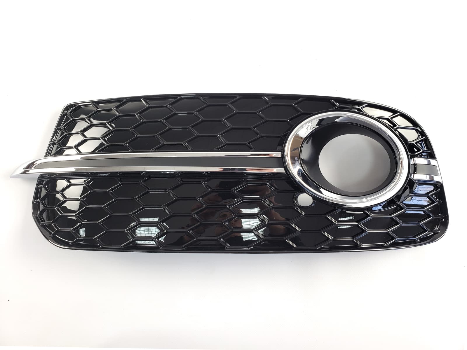 Решітки в бампер Chrome Black (стиль SQ5 під туманки) на Audi Q5 8R 2012-2016 року 3