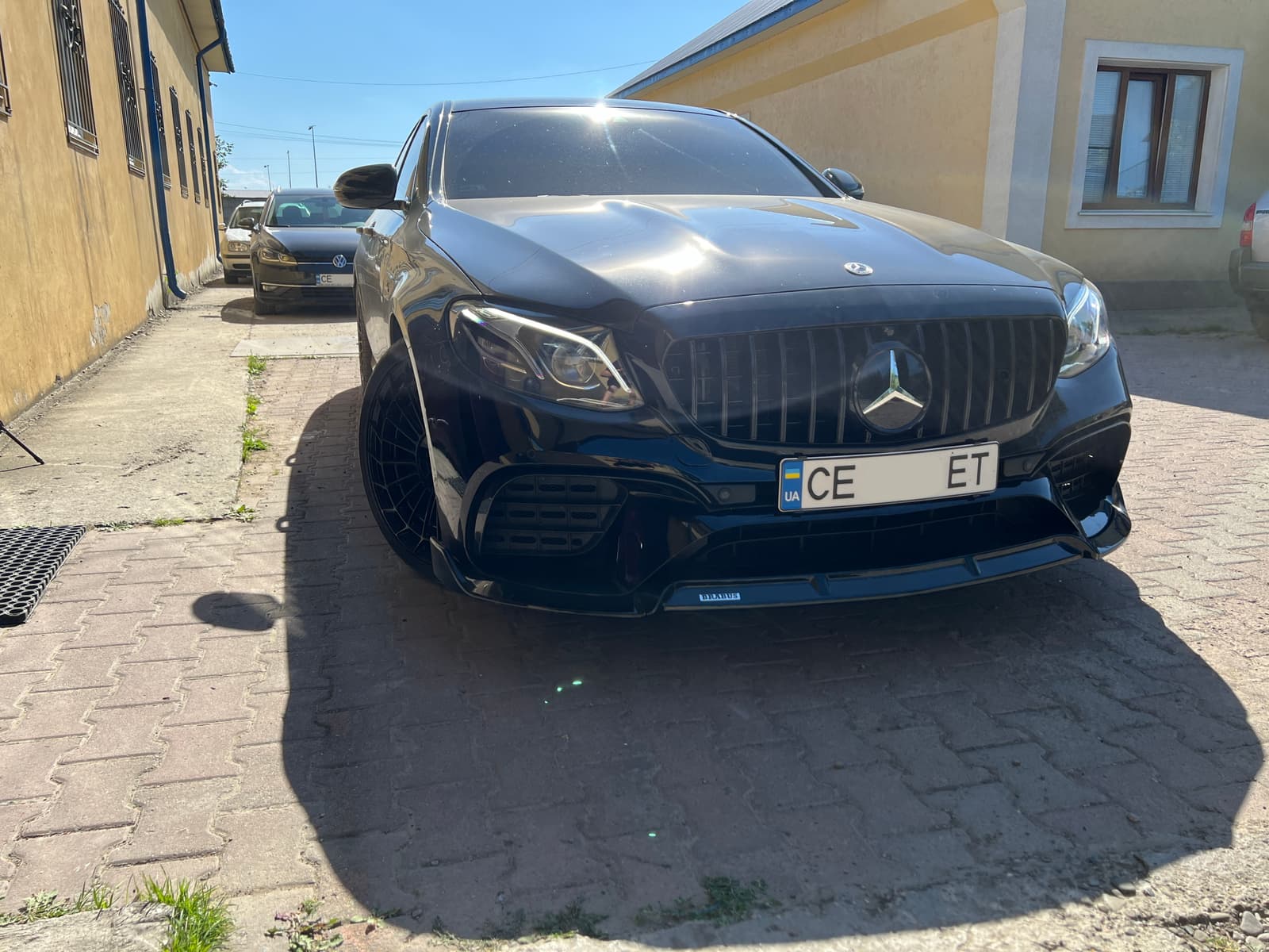Губа (переднього бампера) Чорний глянець на Mercedes-Benz E-Class W213 2016-2020 року 5