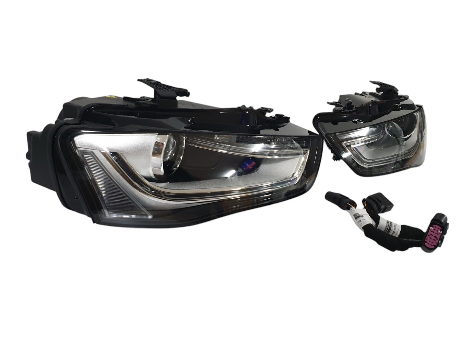 Передні фари (Bi-Xenon) заміна галогену на Audi A4 B8 2011-2015 року 2