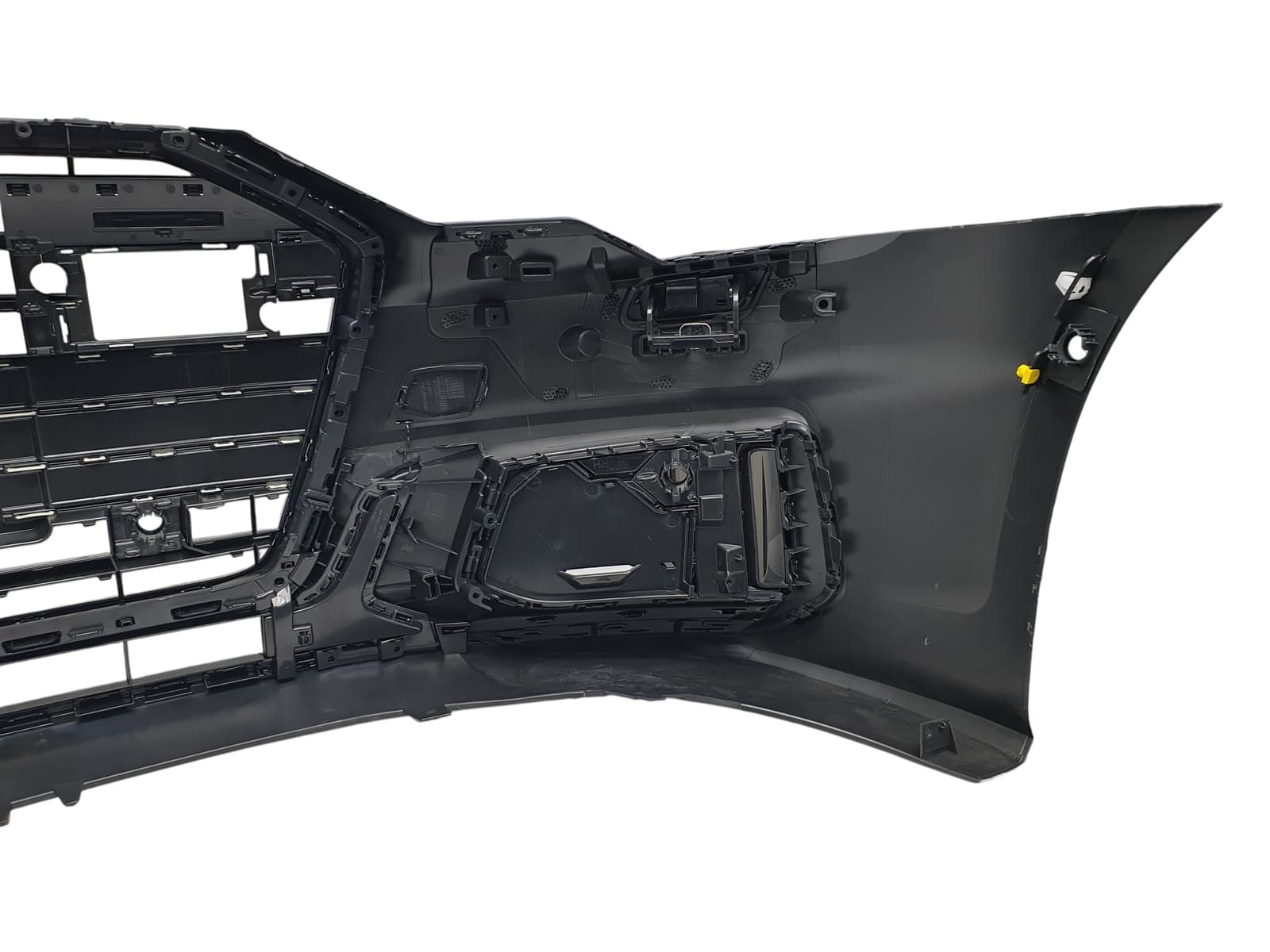 Передній бампер (S-Line) на Audi A6 C8 2018-2023 року 6