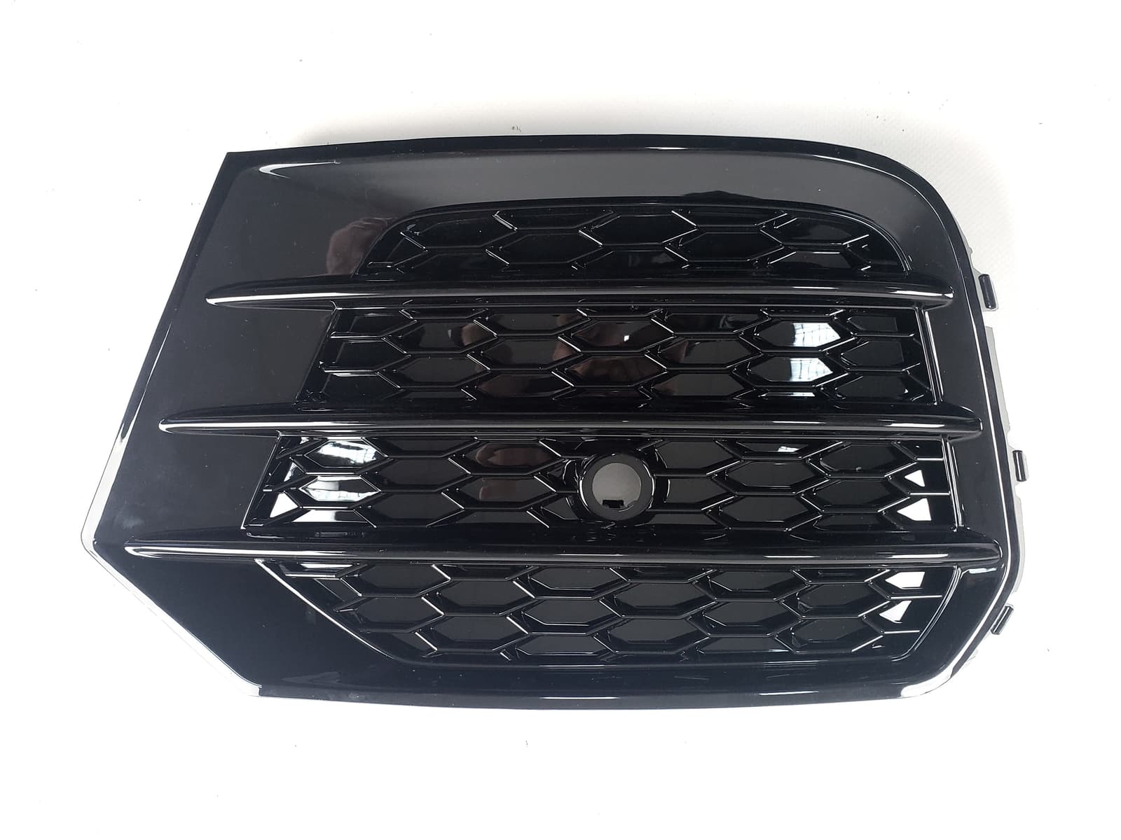 Решітки в бампер Full Black (стиль SQ3 під парктроніки) на Audi Q3 8U 2014-2018 року 3
