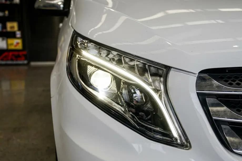 Передні фари V-class дизайн LED (для V-class 2 шт)