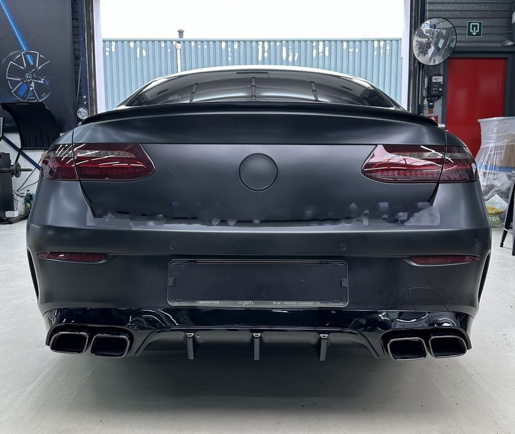 Задній дифузор Black з насадками Black (Дизайн AMG63)