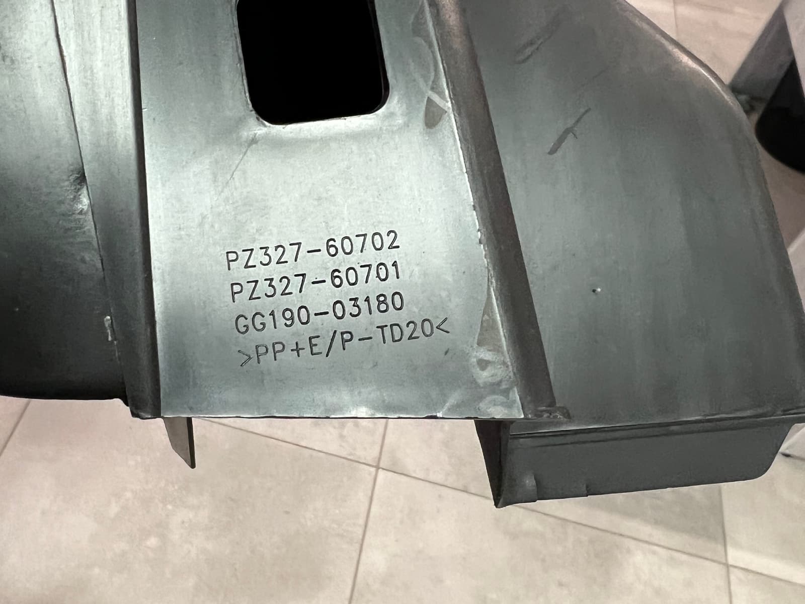 Дефлектор радіатора охолодження акпп Lexus LX 450d / LX 570 2015-2022 PZ32760702 2
