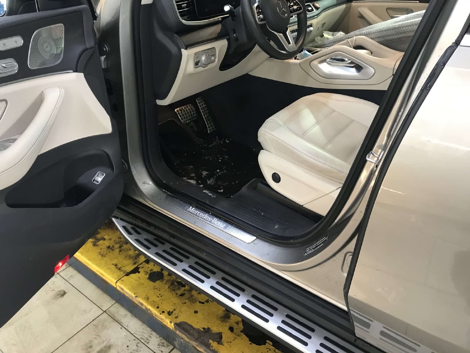 Підніжки на Mercedes-Benz GLS-Class X167 2019-2023 року 6