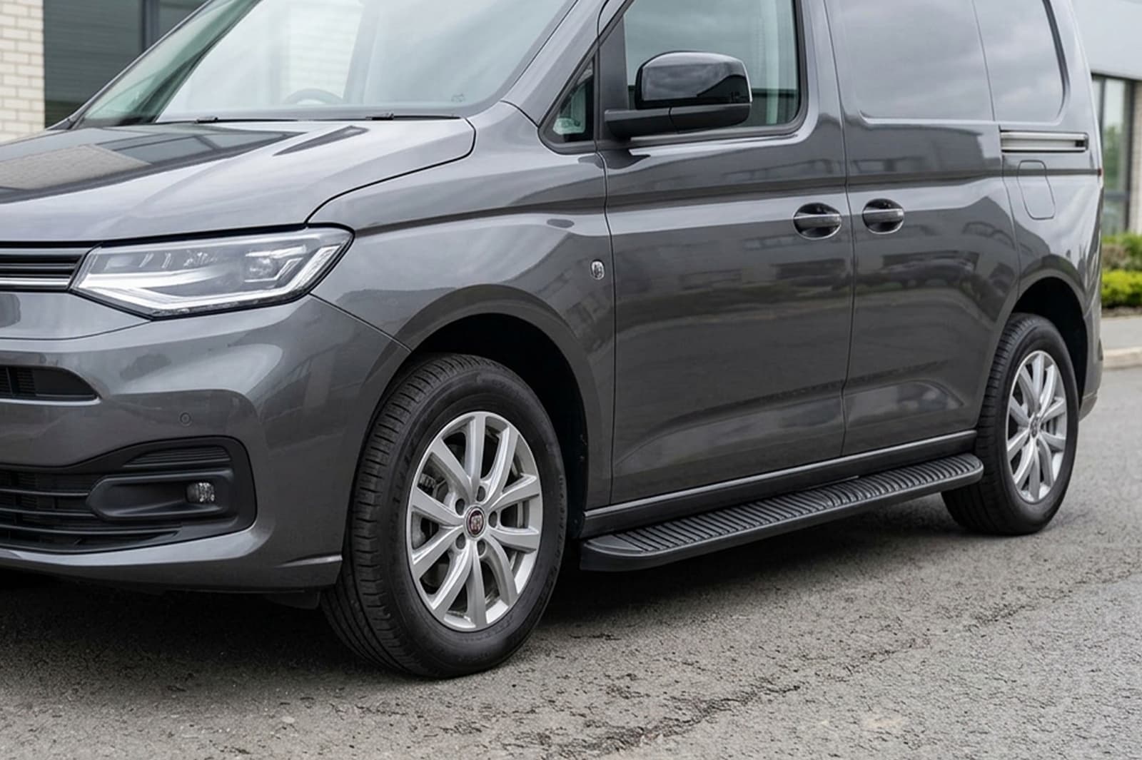 Бокові пороги Tayga Black (2 шт., алюміній) Коротка база