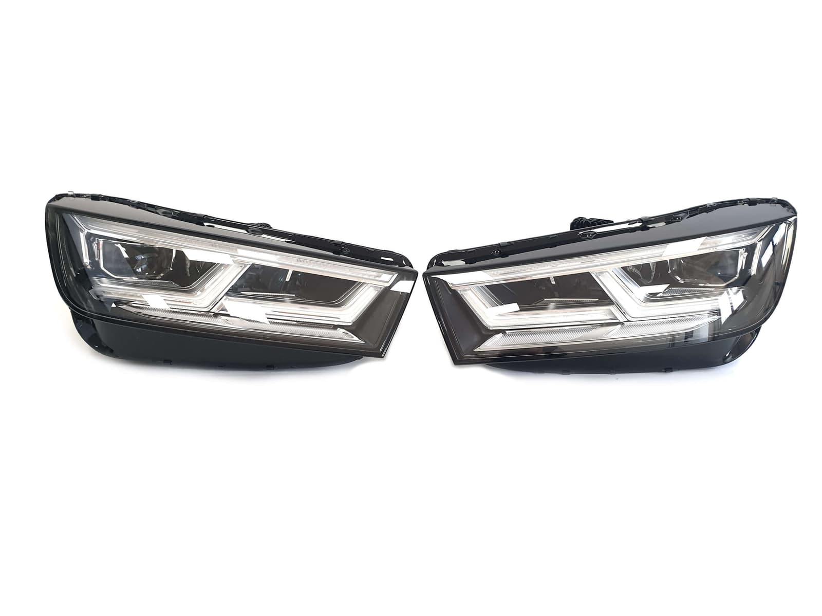 Передні фари (LED Європа комплектні) на Audi Q5 80A 2016-2020 року