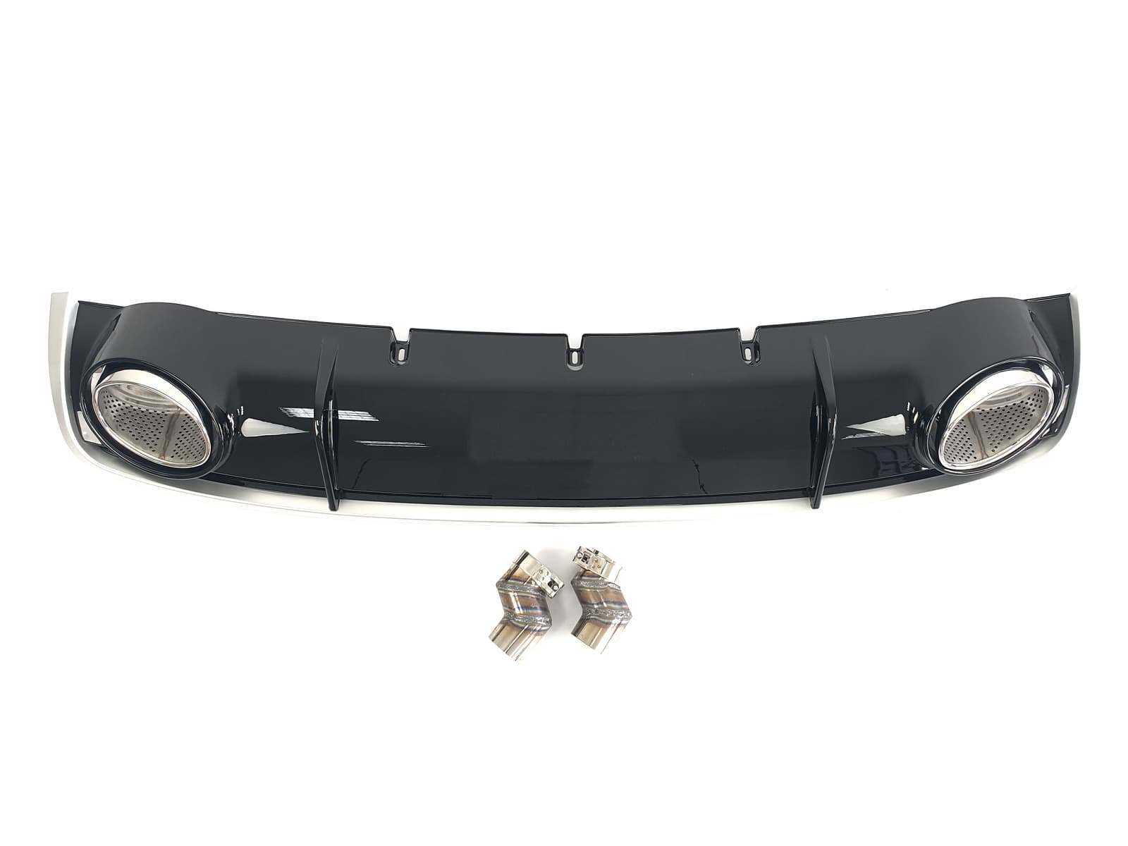 Дифузор (заднього бампера) Black Silver / Chrome Pipe (в стилі RS4) на Audi A4 B8 2011-2015 року