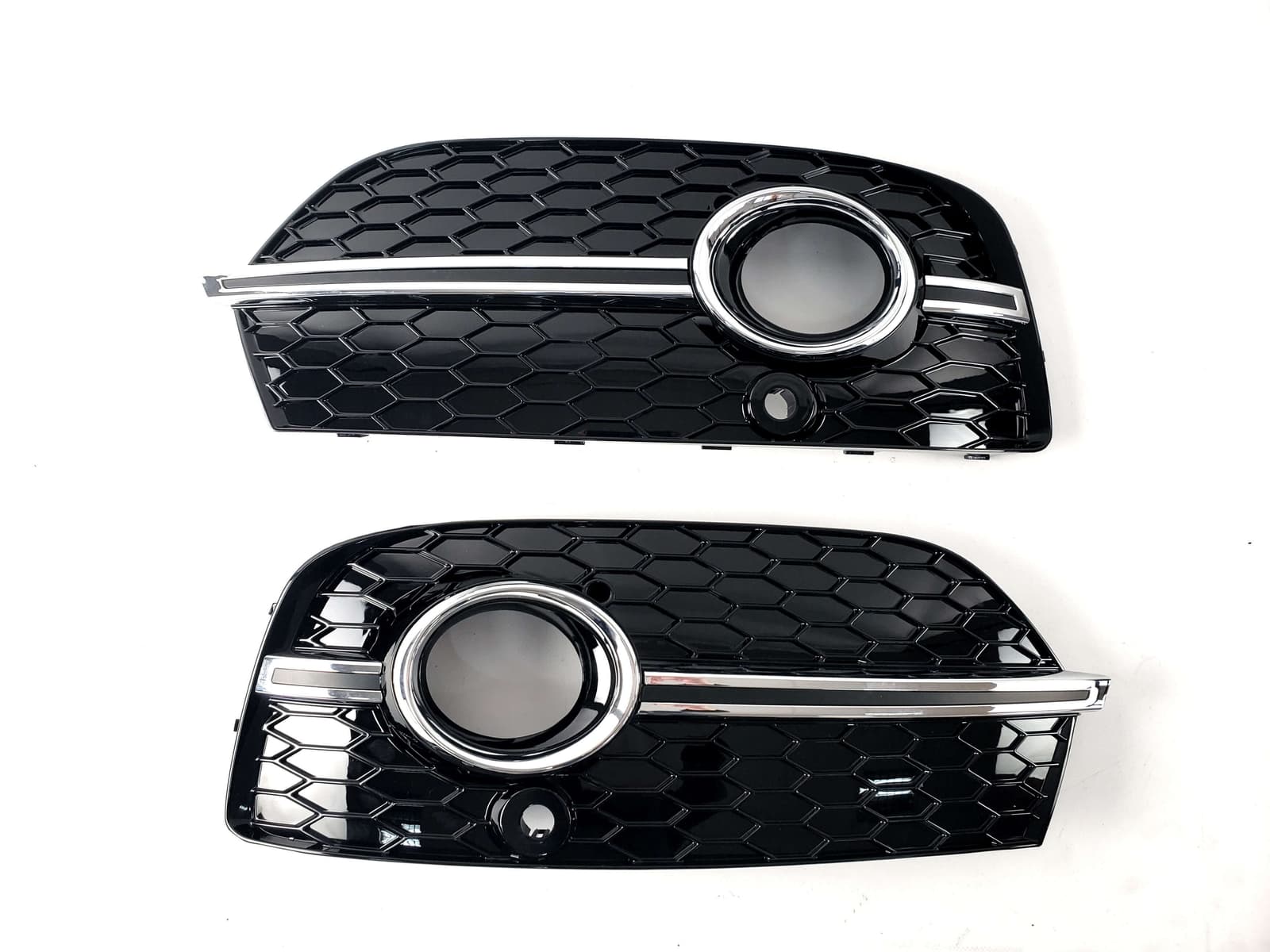 Решітки в бампер Black / Chrome (стиль RSQ3 під туманки та парктоніки) на Audi Q3 8U 2011-2014 року