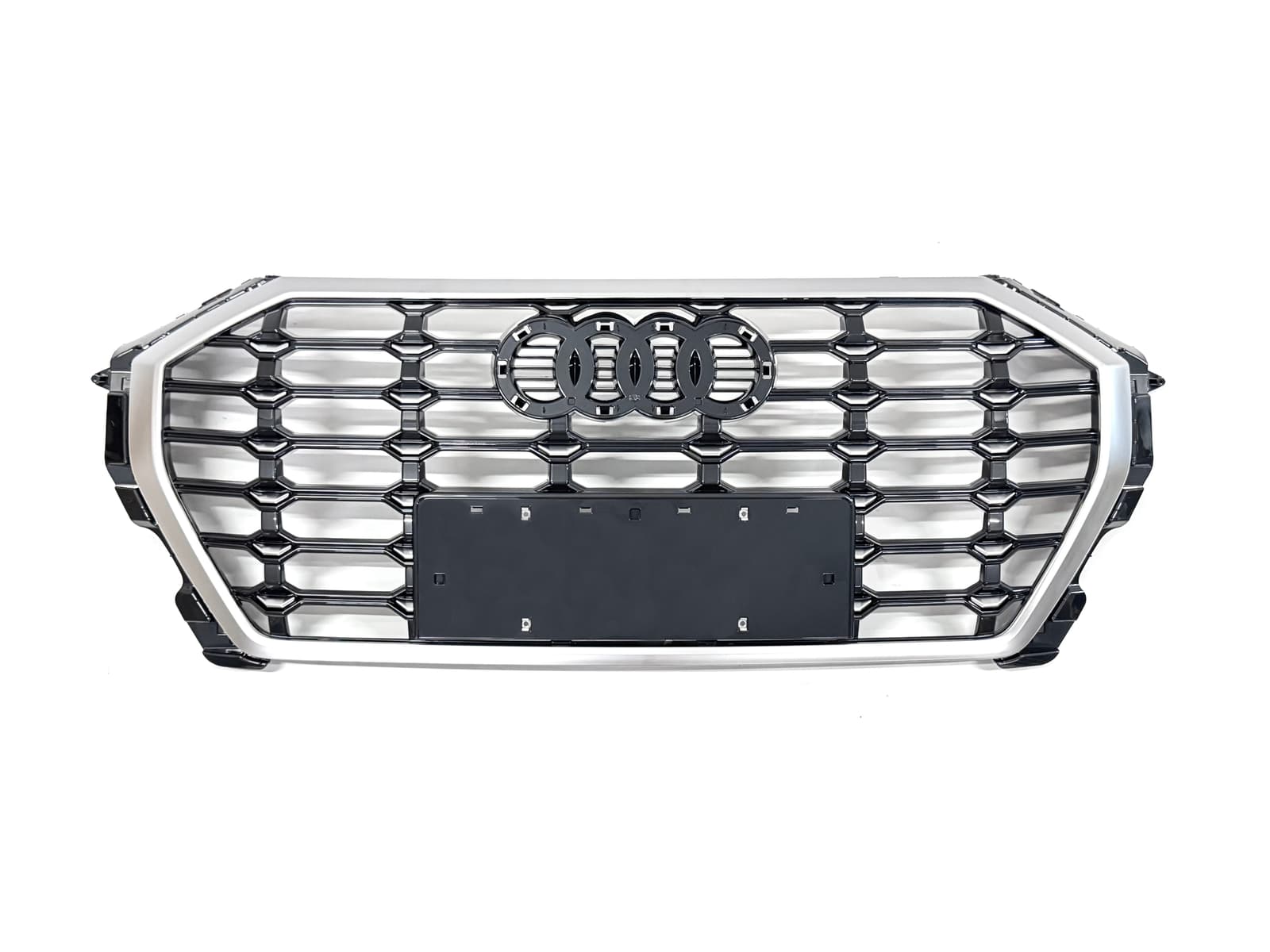 Решітка радіатора S-line Audi Q3 2019-