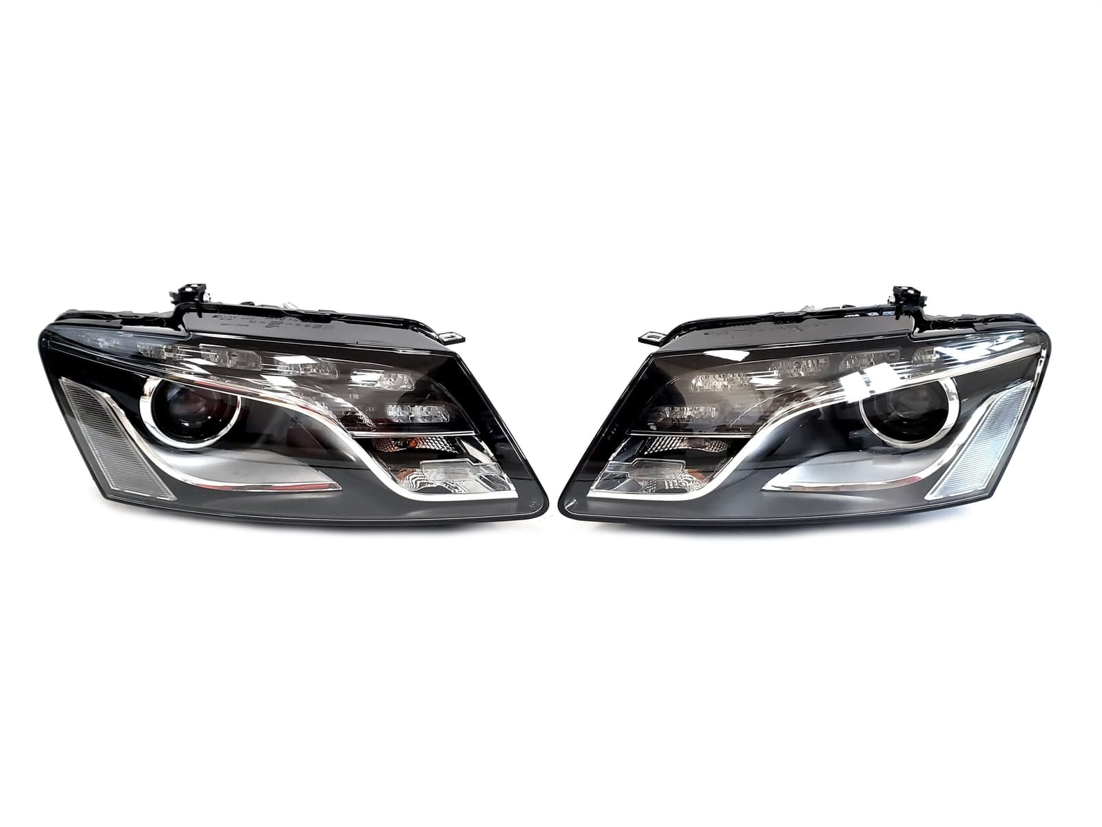 Передні фари (Bi-Xenon No Adaptive Європа) на Audi Q5 8R 2008-2012 року