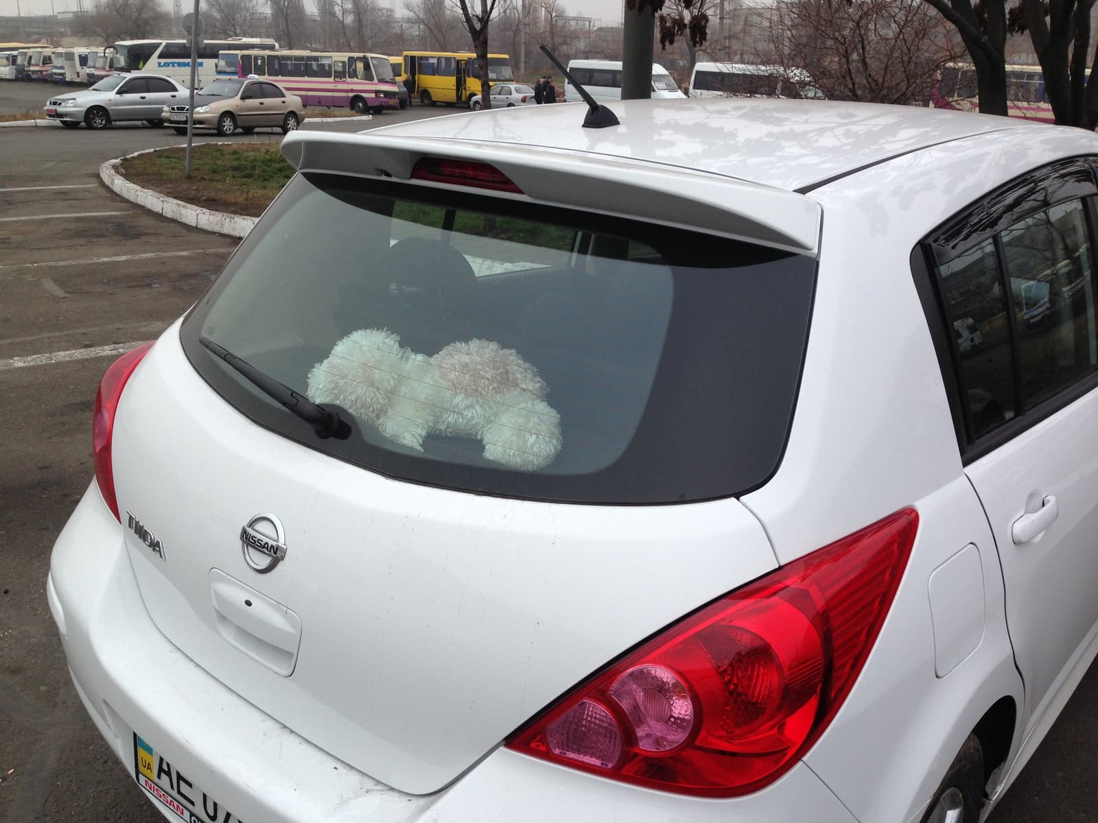 Спойлер козирок Nissan Tiida 2006-2013 ABS пластик під фарбування