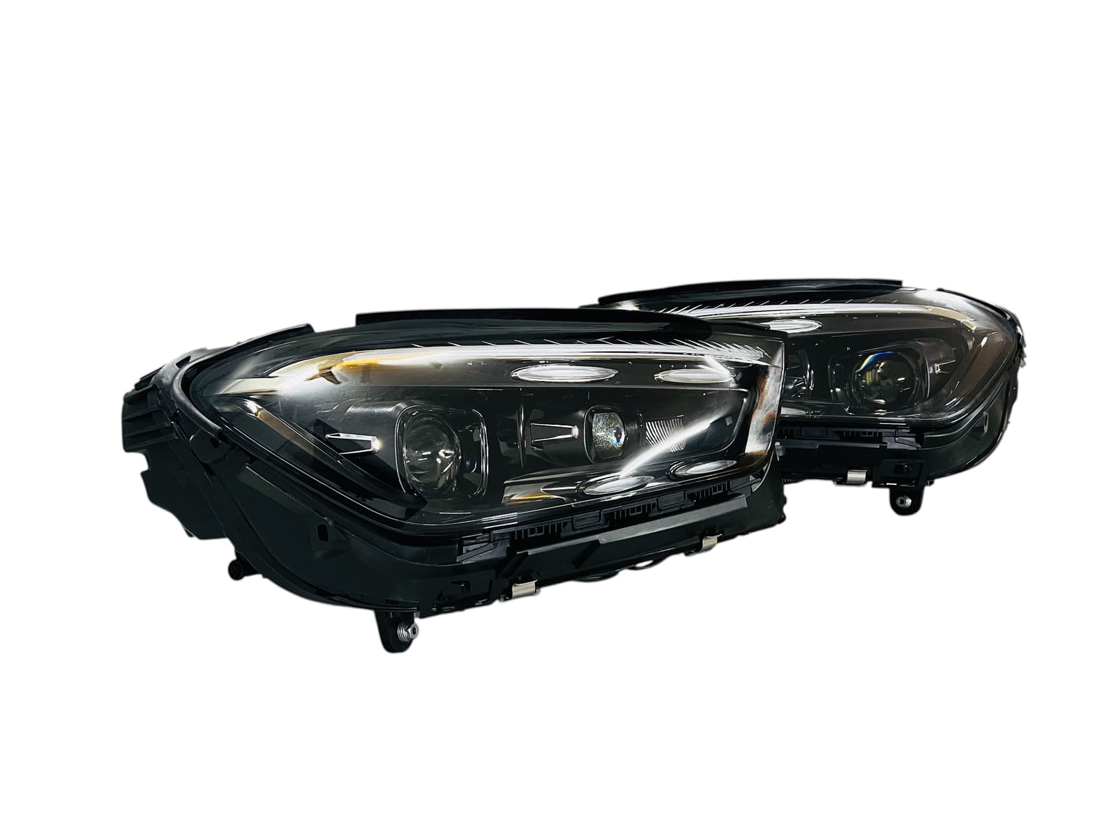 Передні фари Multibeam LCI (заміна дорестайлінг) на Mercedes-Benz GLE-Class W167 2018-2023 року 2